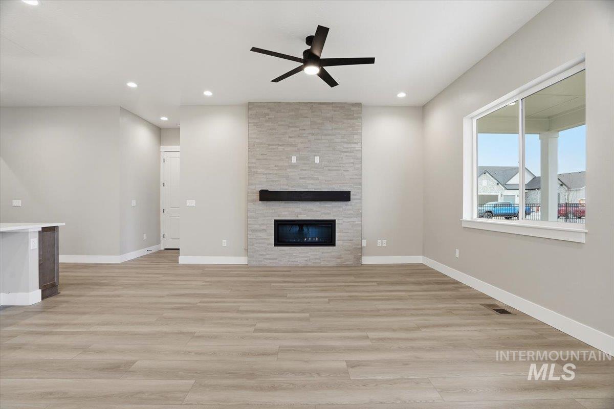 857 N Falling Water Way, Eagle, Idaho 83616, 3 Bedrooms, 2.5 Bathrooms, Residential For Sale, Price $839,990,MLS 98972621