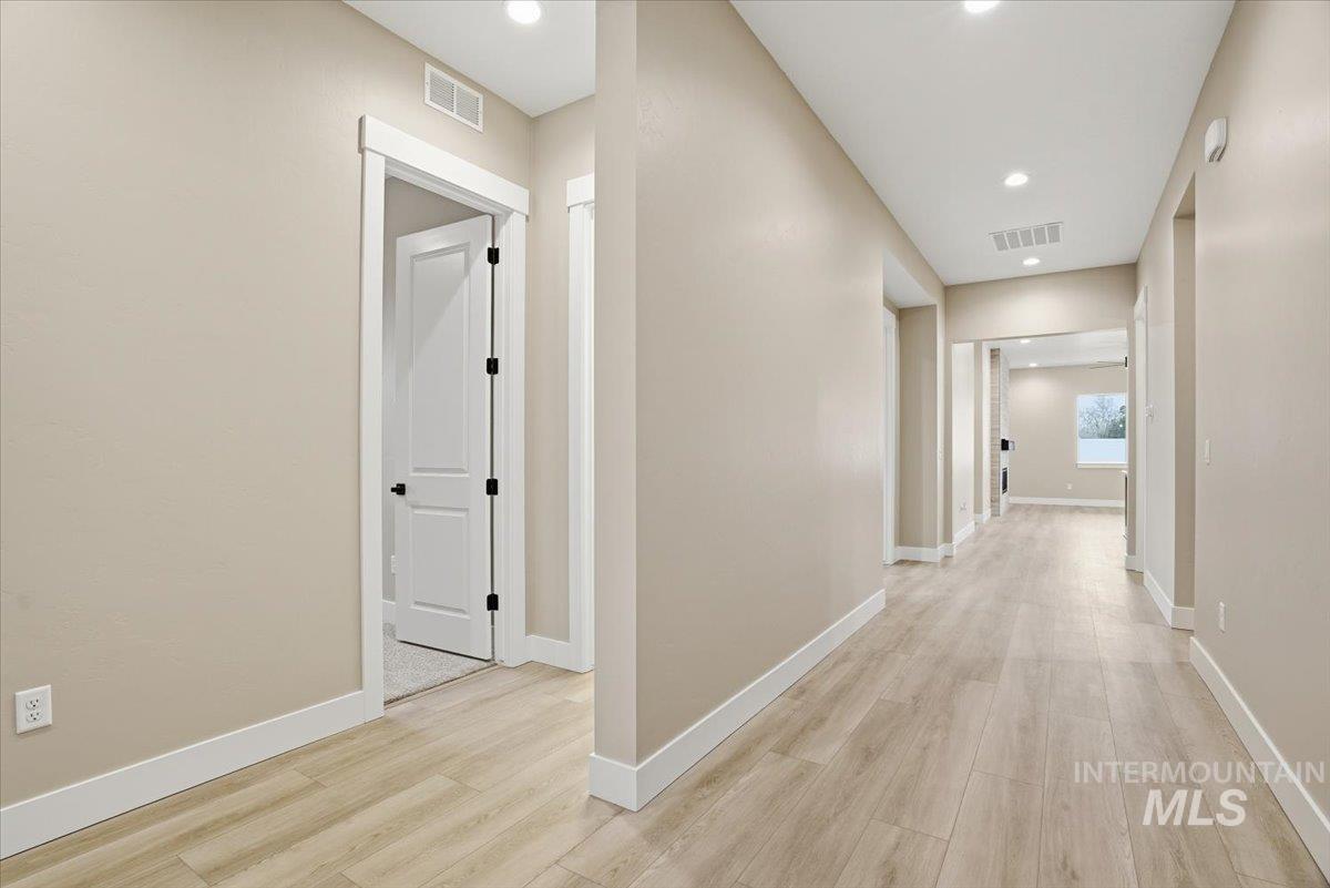 857 N Falling Water Way, Eagle, Idaho 83616, 3 Bedrooms, 2.5 Bathrooms, Residential For Sale, Price $839,990,MLS 98972621