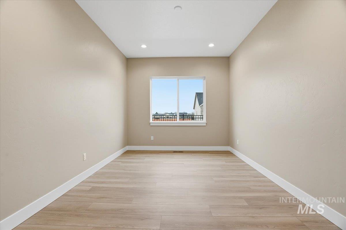 857 N Falling Water Way, Eagle, Idaho 83616, 3 Bedrooms, 2.5 Bathrooms, Residential For Sale, Price $839,990,MLS 98972621