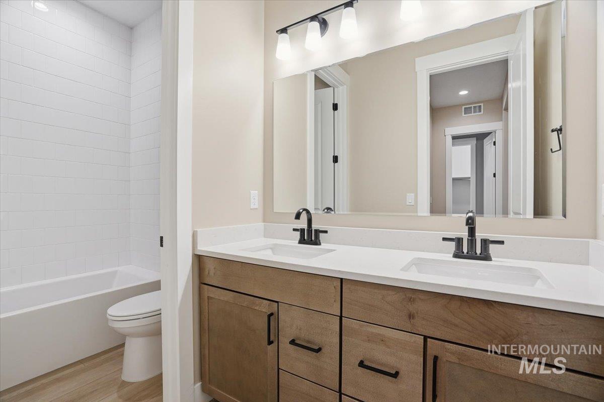 857 N Falling Water Way, Eagle, Idaho 83616, 3 Bedrooms, 2.5 Bathrooms, Residential For Sale, Price $839,990,MLS 98972621