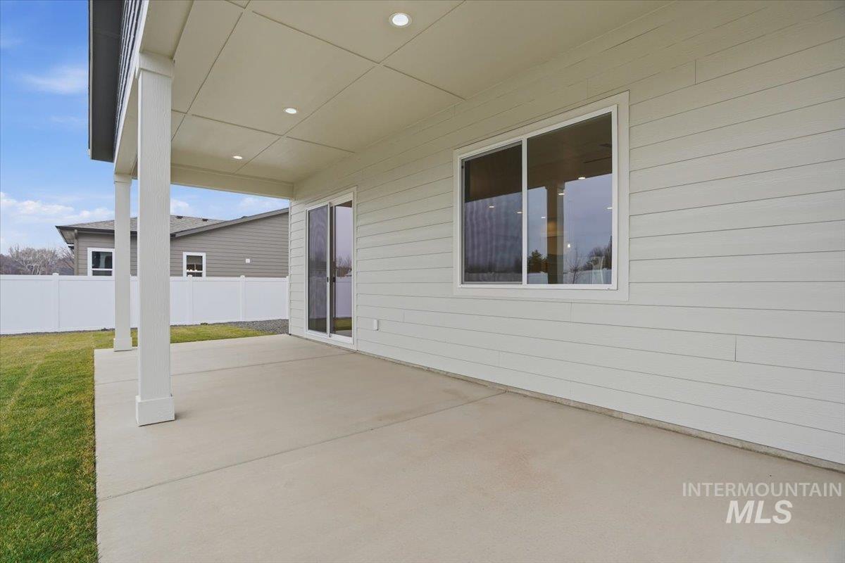 857 N Falling Water Way, Eagle, Idaho 83616, 3 Bedrooms, 2.5 Bathrooms, Residential For Sale, Price $839,990,MLS 98972621