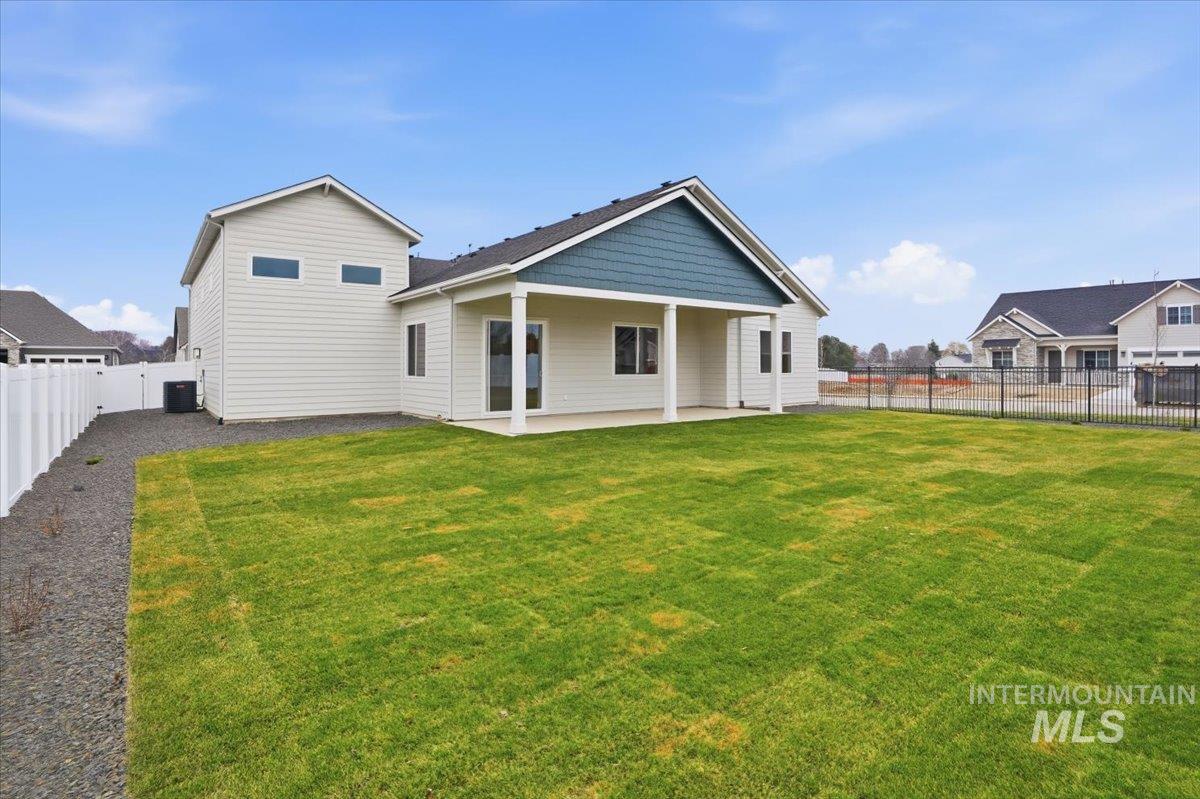 857 N Falling Water Way, Eagle, Idaho 83616, 3 Bedrooms, 2.5 Bathrooms, Residential For Sale, Price $839,990,MLS 98972621