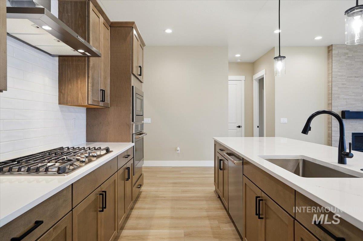 857 N Falling Water Way, Eagle, Idaho 83616, 3 Bedrooms, 2.5 Bathrooms, Residential For Sale, Price $839,990,MLS 98972621