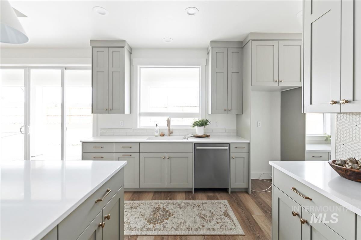 2527 E Cavern Way, Meridian, Idaho 83642, 4 Bedrooms, 3 Bathrooms, Residential For Sale, Price $899,900,MLS 98972622