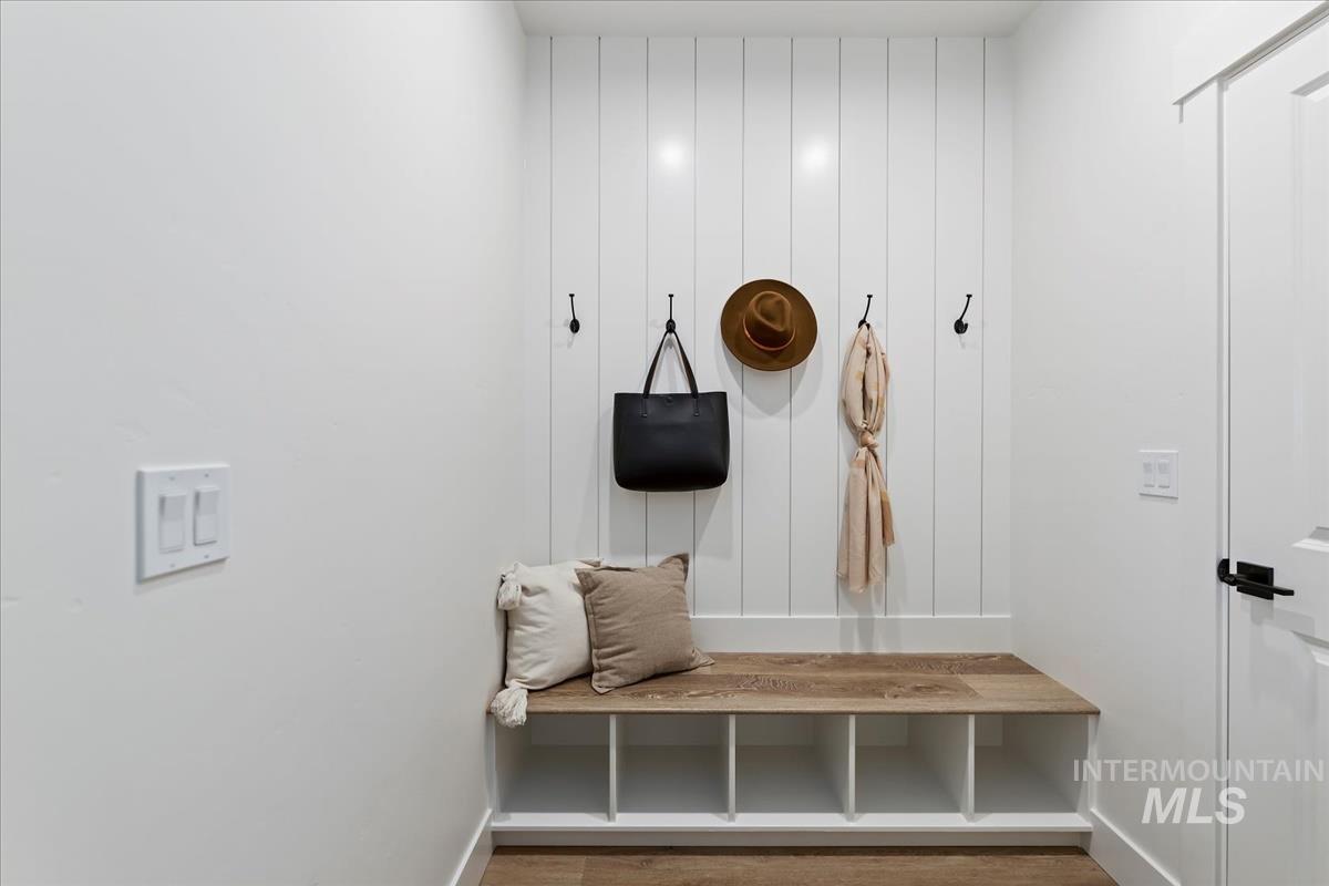 2527 E Cavern Way, Meridian, Idaho 83642, 4 Bedrooms, 3 Bathrooms, Residential For Sale, Price $899,900,MLS 98972622