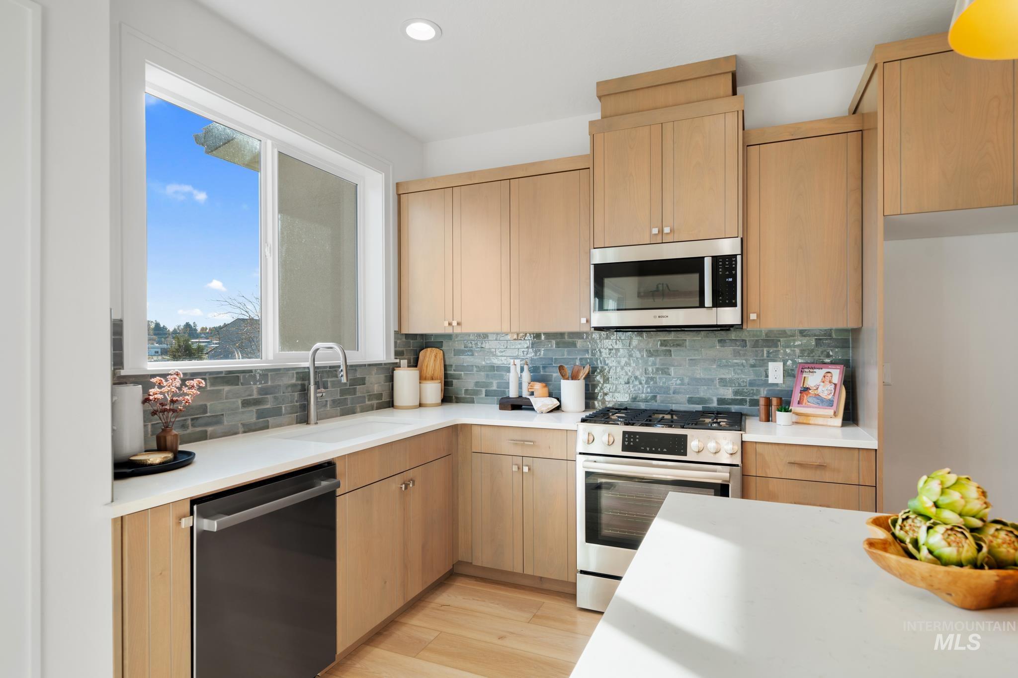 5258 N River Water Lane, Garden City, Idaho 83714, 2 Bedrooms, 3 Bathrooms, Residential For Sale, Price $724,900,MLS 98972623