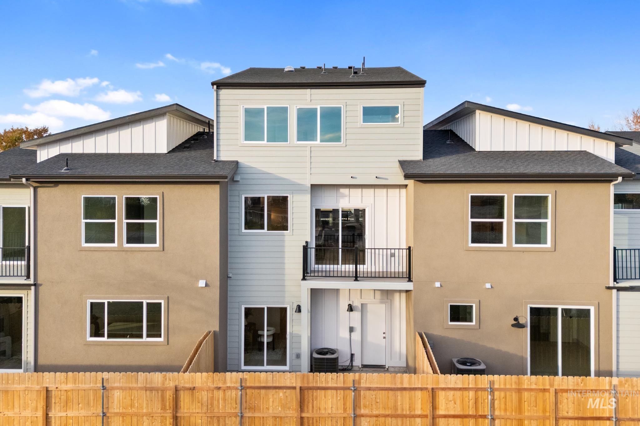 5258 N River Water Lane, Garden City, Idaho 83714, 2 Bedrooms, 3 Bathrooms, Residential For Sale, Price $724,900,MLS 98972623