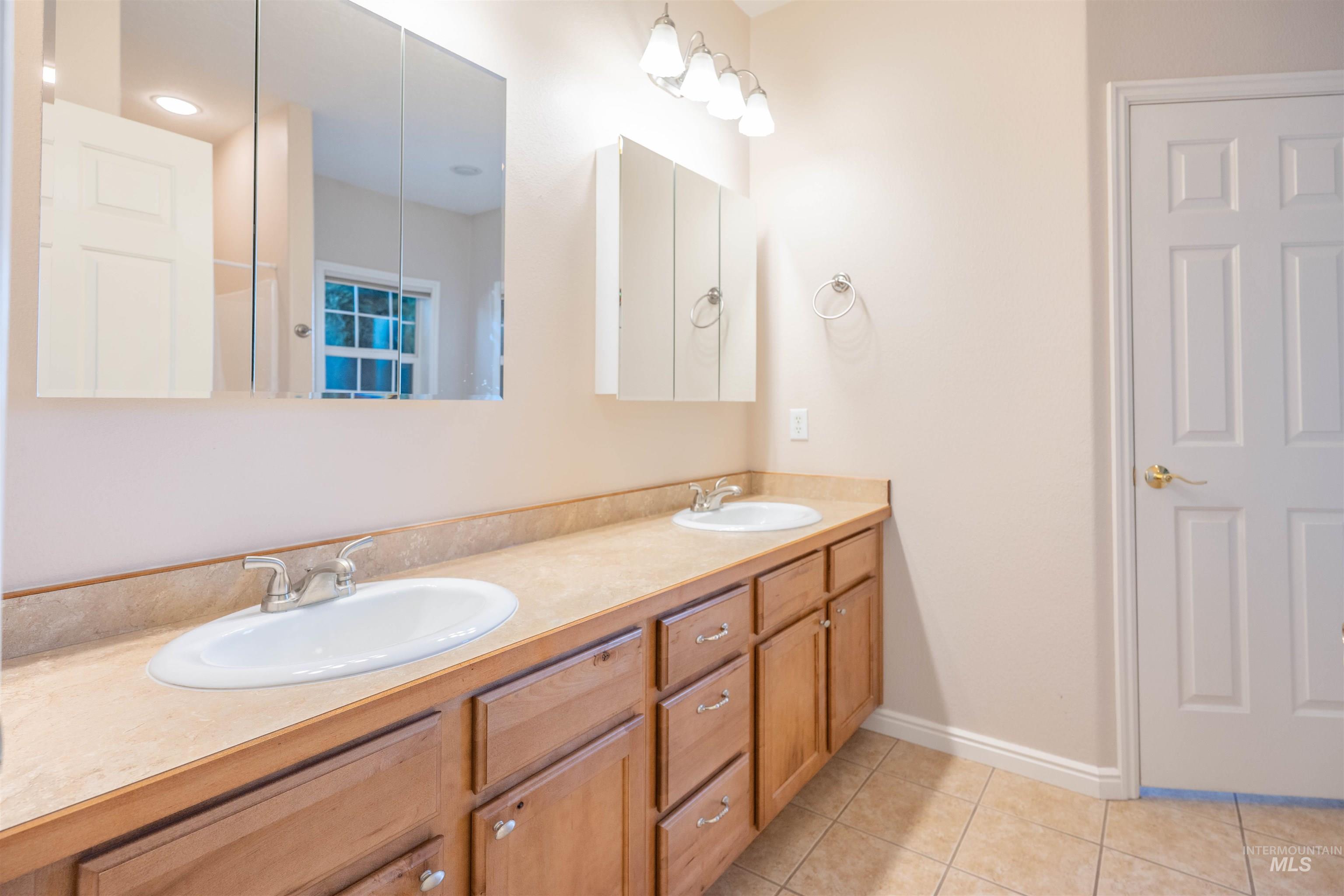 431 Pratt Pl, Burley, Idaho 83318, 3 Bedrooms, 2 Bathrooms, Residential For Sale, Price $425,000,MLS 98972624