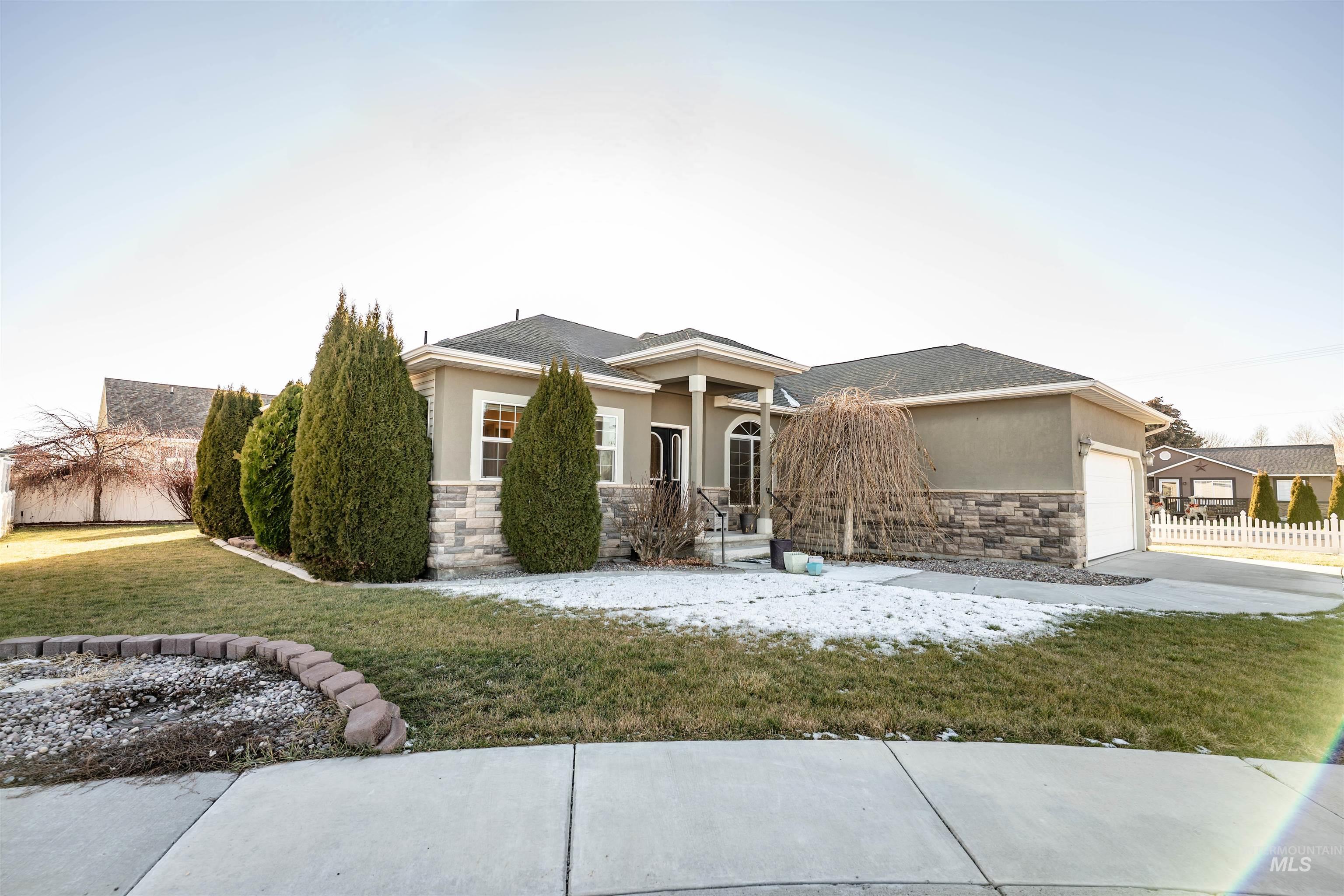 431 Pratt Pl, Burley, Idaho 83318, 3 Bedrooms, 2 Bathrooms, Residential For Sale, Price $425,000,MLS 98972624