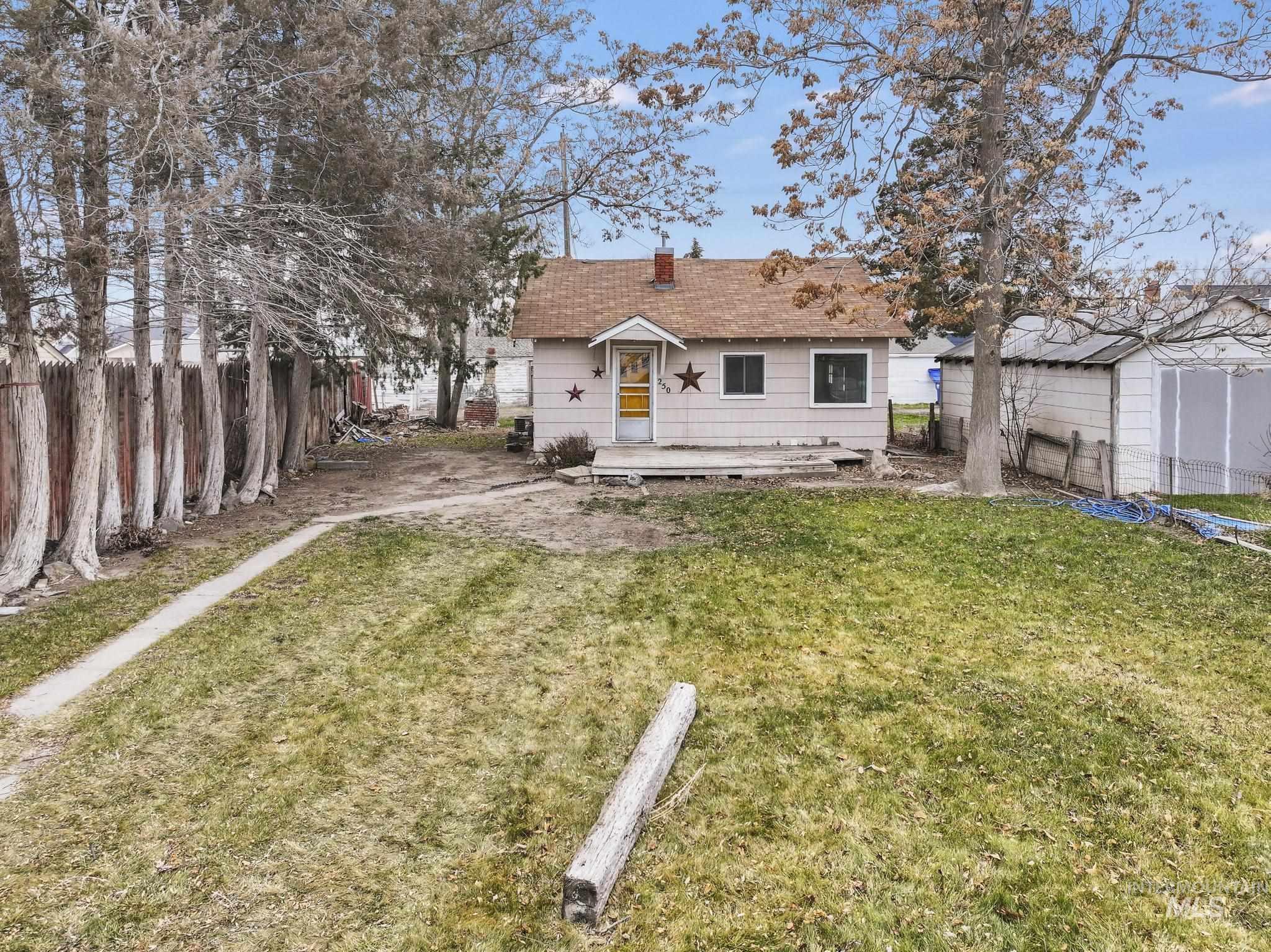 250 Elm st, Twin Falls, Idaho 83301, 2 Bedrooms, 1 Bathroom, Residential For Sale, Price $155,000,MLS 98972627