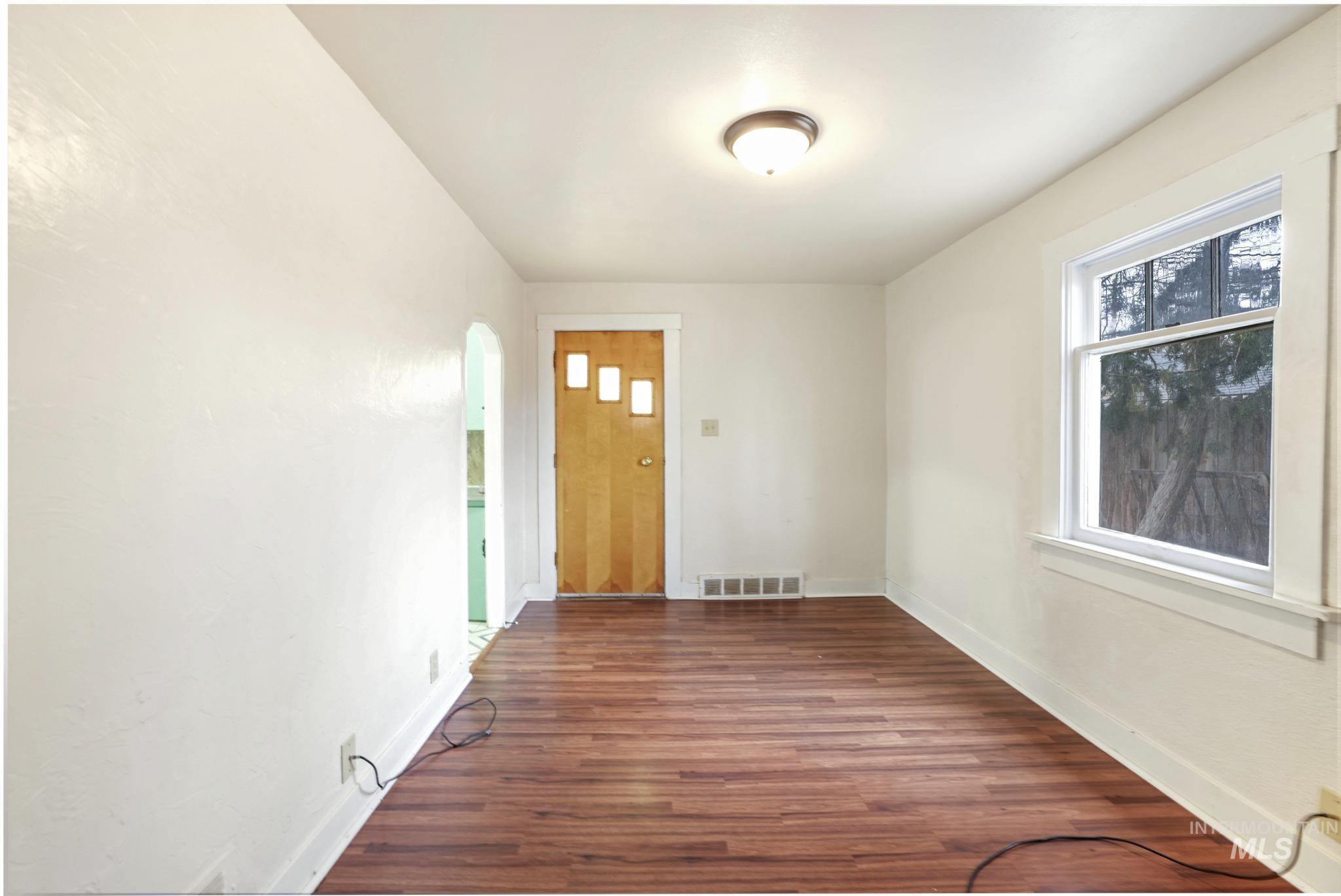 250 Elm st, Twin Falls, Idaho 83301, 2 Bedrooms, 1 Bathroom, Residential For Sale, Price $155,000,MLS 98972627