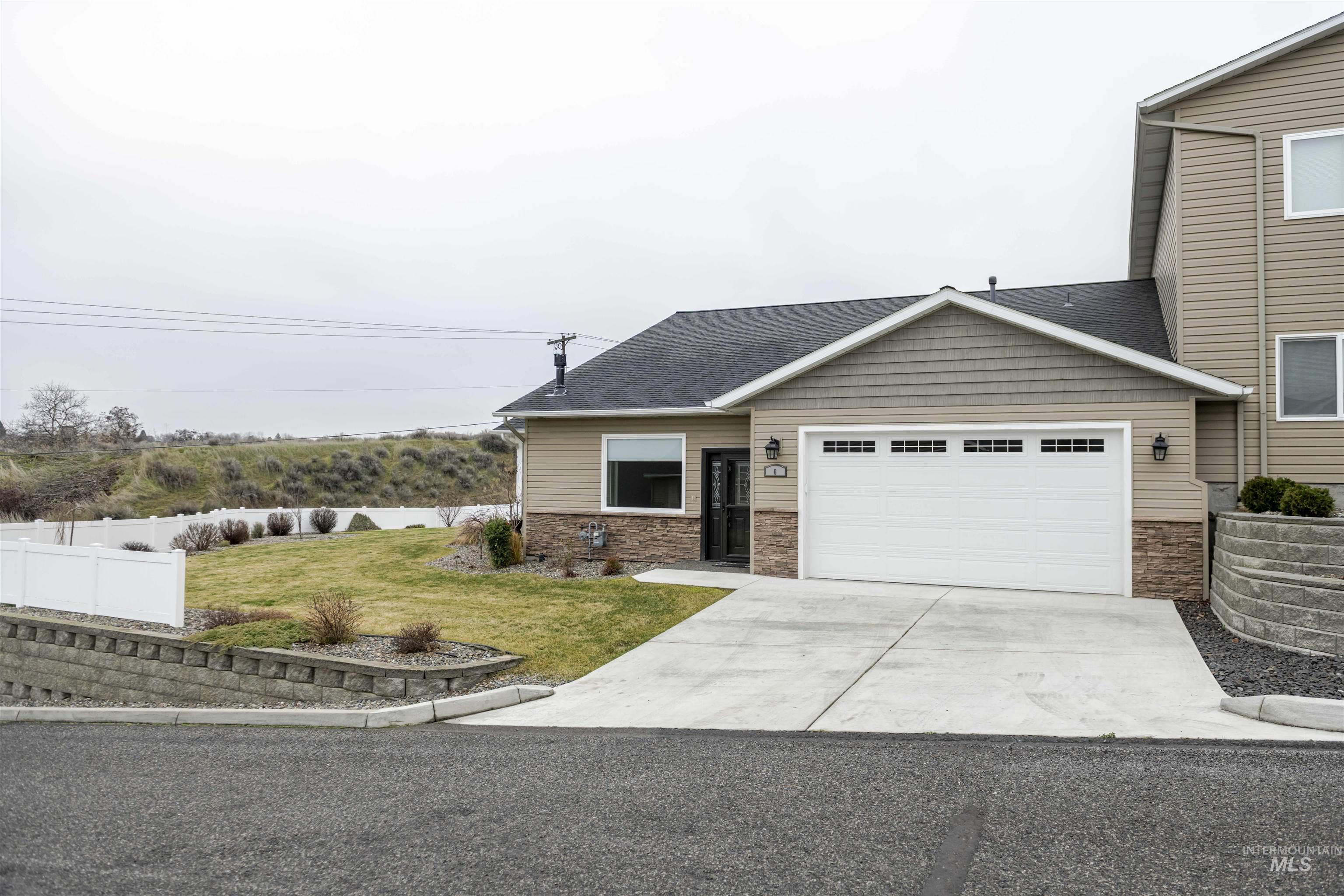 910 Vineland Dr, Clarkston, Washington 99403, 2 Bedrooms, 2 Bathrooms, Residential For Sale, Price $480,000,MLS 98972632