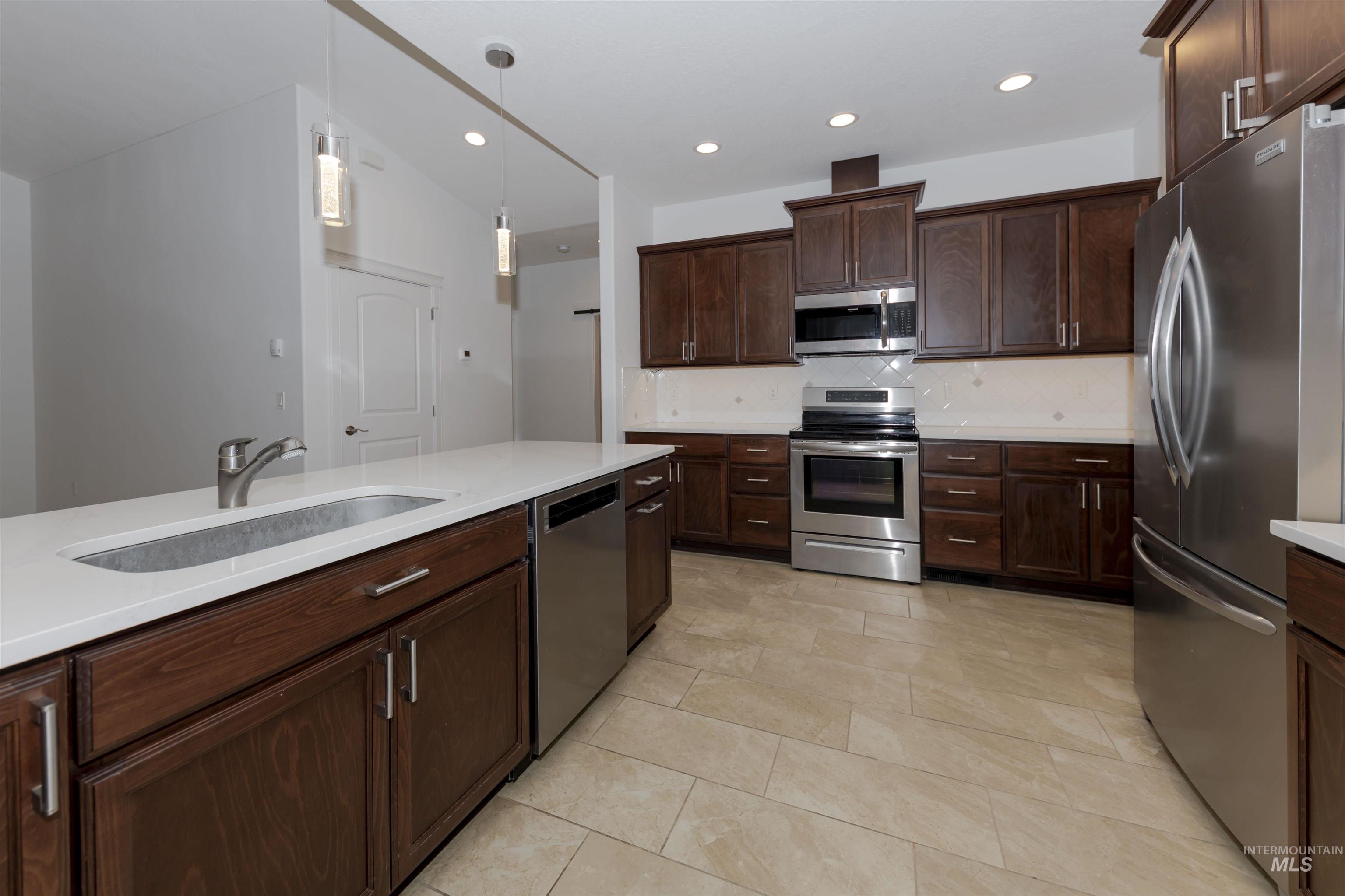 910 Vineland Dr, Clarkston, Washington 99403, 2 Bedrooms, 2 Bathrooms, Residential For Sale, Price $480,000,MLS 98972632