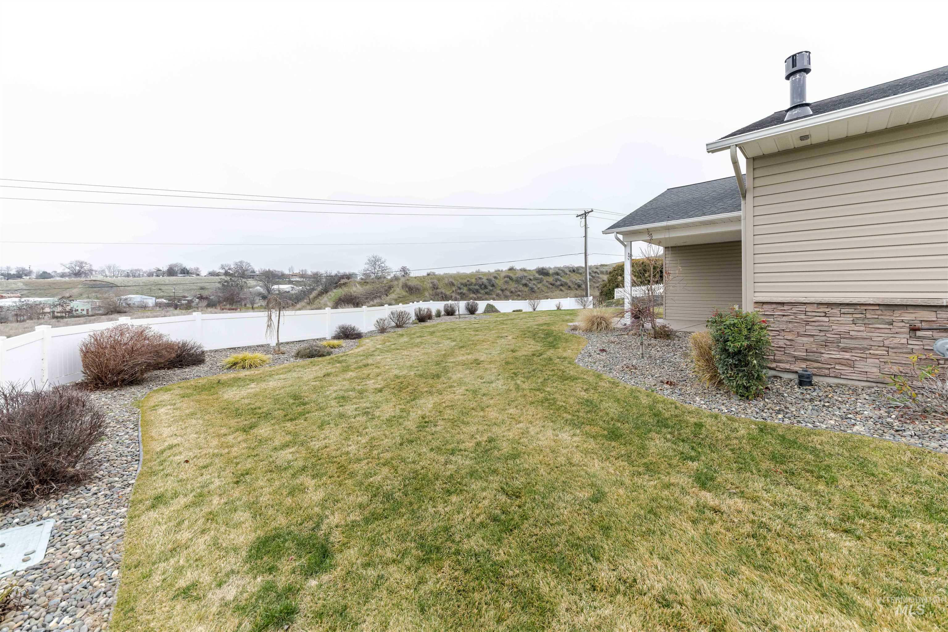 910 Vineland Dr, Clarkston, Washington 99403, 2 Bedrooms, 2 Bathrooms, Residential For Sale, Price $480,000,MLS 98972632