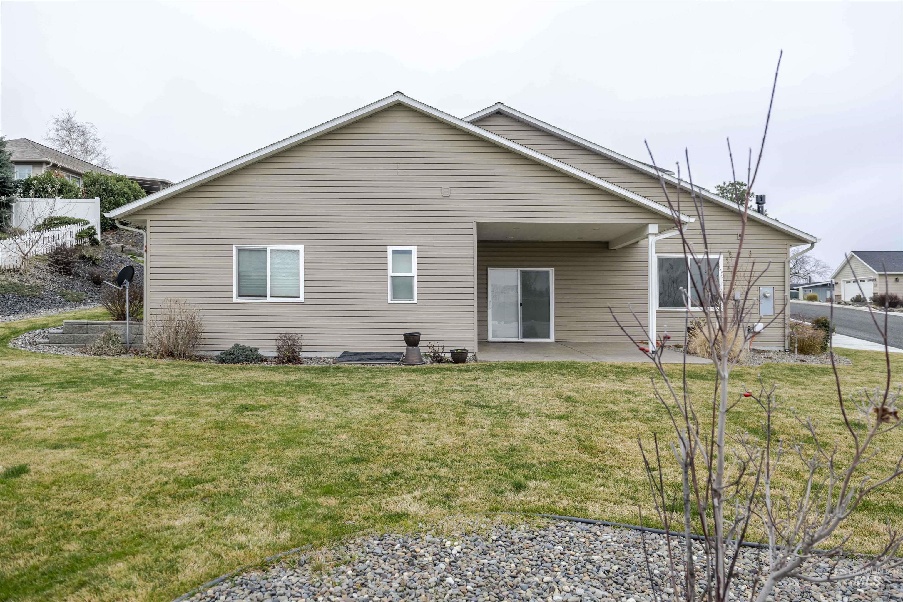 910 Vineland Dr, Clarkston, Washington 99403, 2 Bedrooms, 2 Bathrooms, Residential For Sale, Price $480,000,MLS 98972632