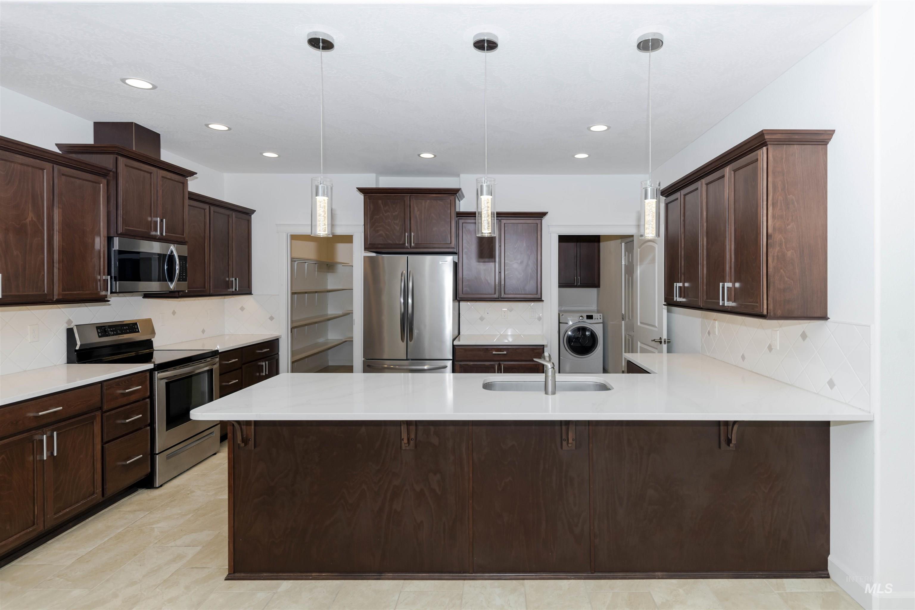 910 Vineland Dr, Clarkston, Washington 99403, 2 Bedrooms, 2 Bathrooms, Residential For Sale, Price $480,000,MLS 98972632