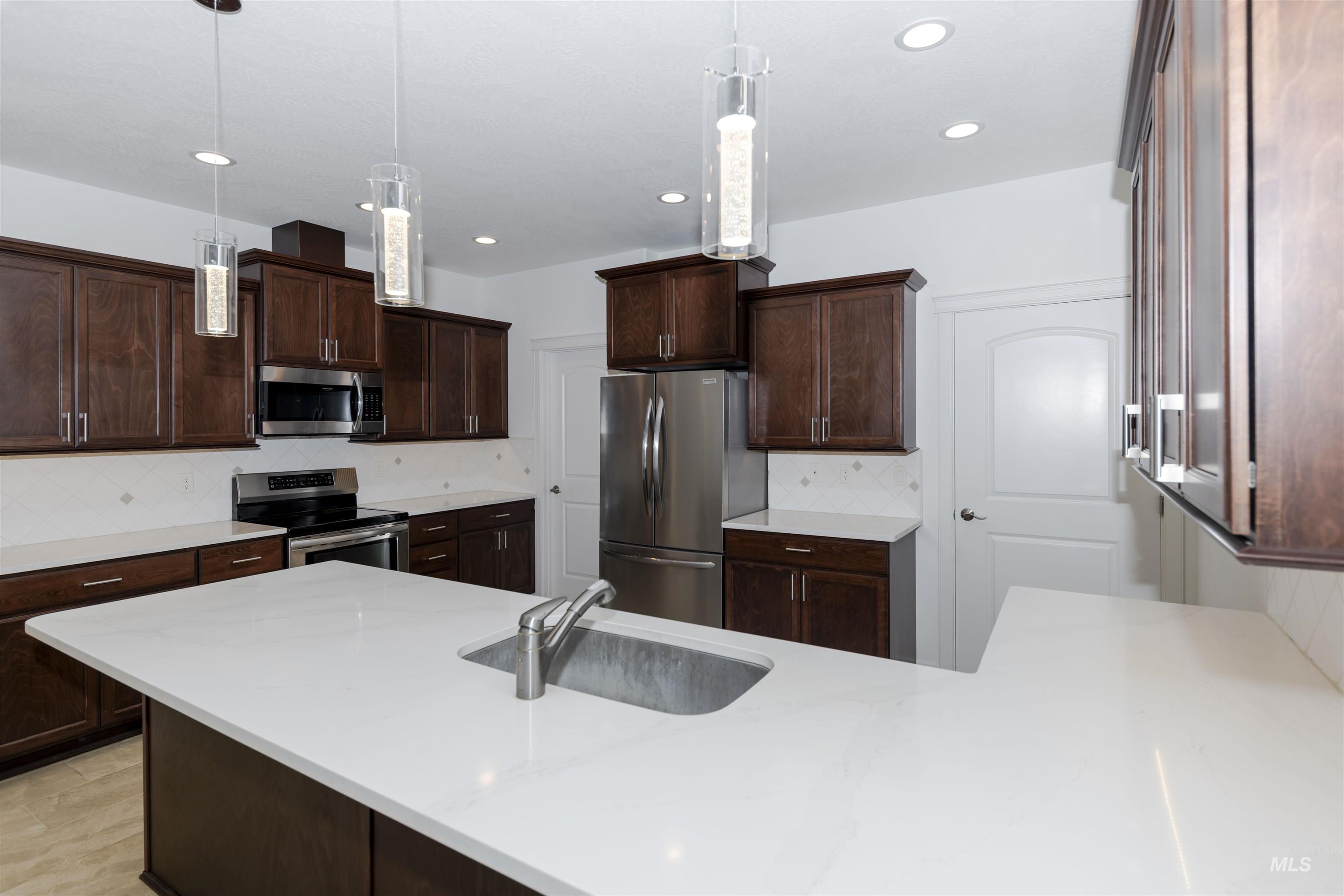 910 Vineland Dr, Clarkston, Washington 99403, 2 Bedrooms, 2 Bathrooms, Residential For Sale, Price $480,000,MLS 98972632