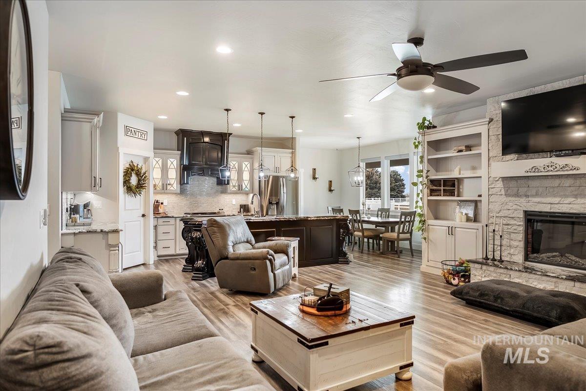 103 S 160 W, Jerome, Idaho 83338, 4 Bedrooms, 3.5 Bathrooms, Residential For Sale, Price $679,900,MLS 98972633