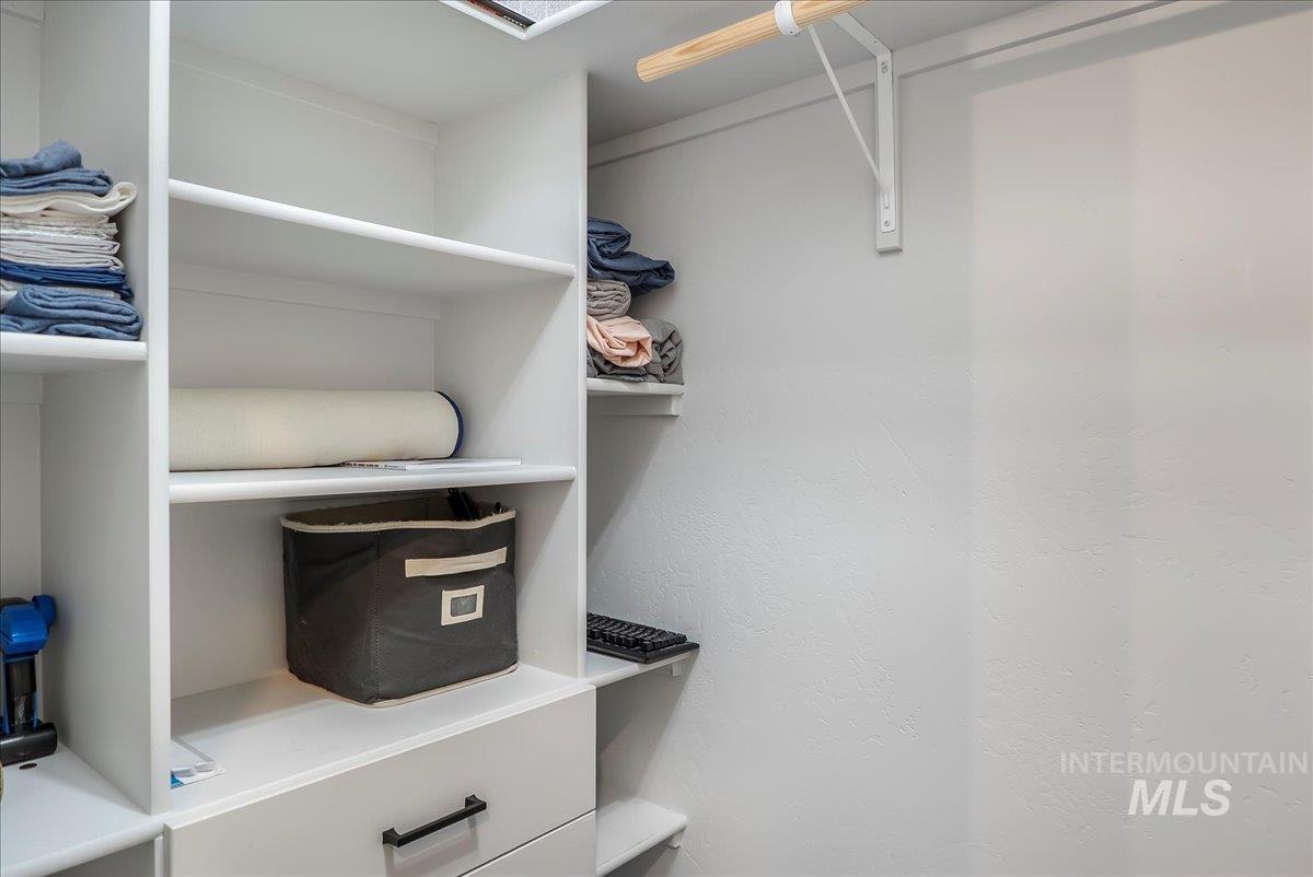 103 S 160 W, Jerome, Idaho 83338, 4 Bedrooms, 3.5 Bathrooms, Residential For Sale, Price $679,900,MLS 98972633