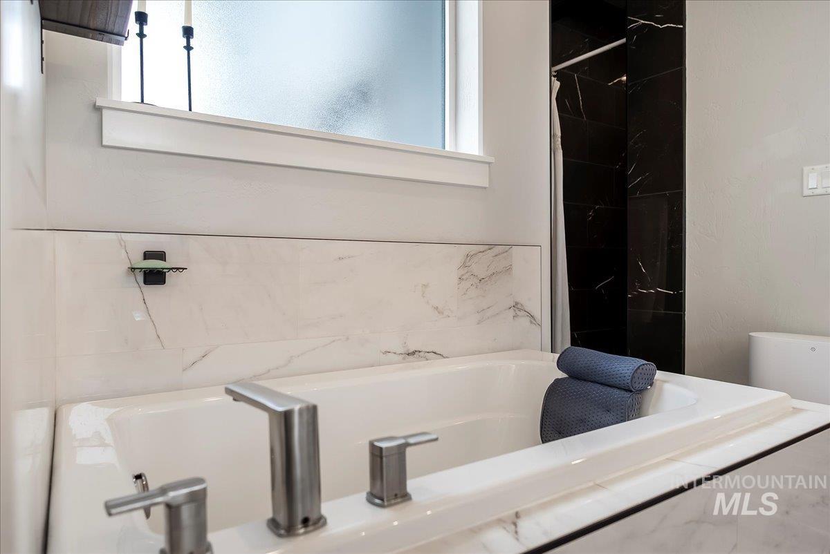 103 S 160 W, Jerome, Idaho 83338, 4 Bedrooms, 3.5 Bathrooms, Residential For Sale, Price $679,900,MLS 98972633