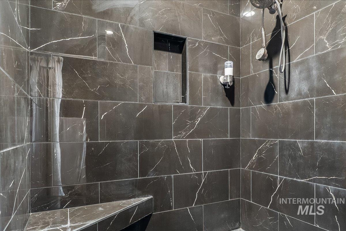 103 S 160 W, Jerome, Idaho 83338, 4 Bedrooms, 3.5 Bathrooms, Residential For Sale, Price $679,900,MLS 98972633