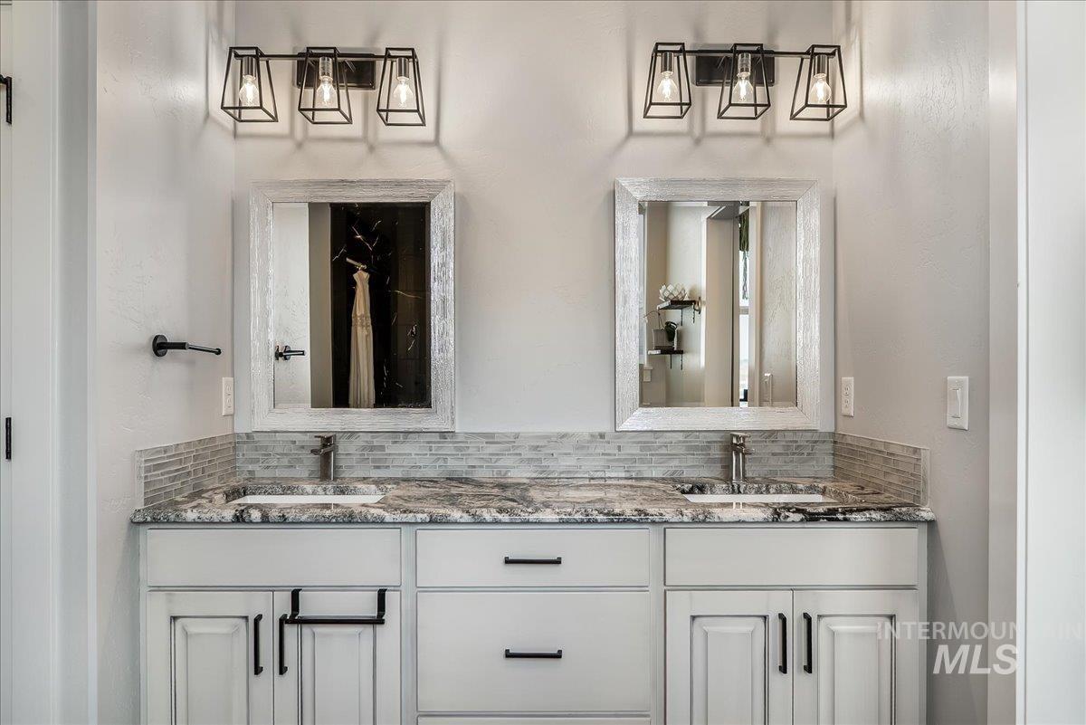 103 S 160 W, Jerome, Idaho 83338, 4 Bedrooms, 3.5 Bathrooms, Residential For Sale, Price $679,900,MLS 98972633