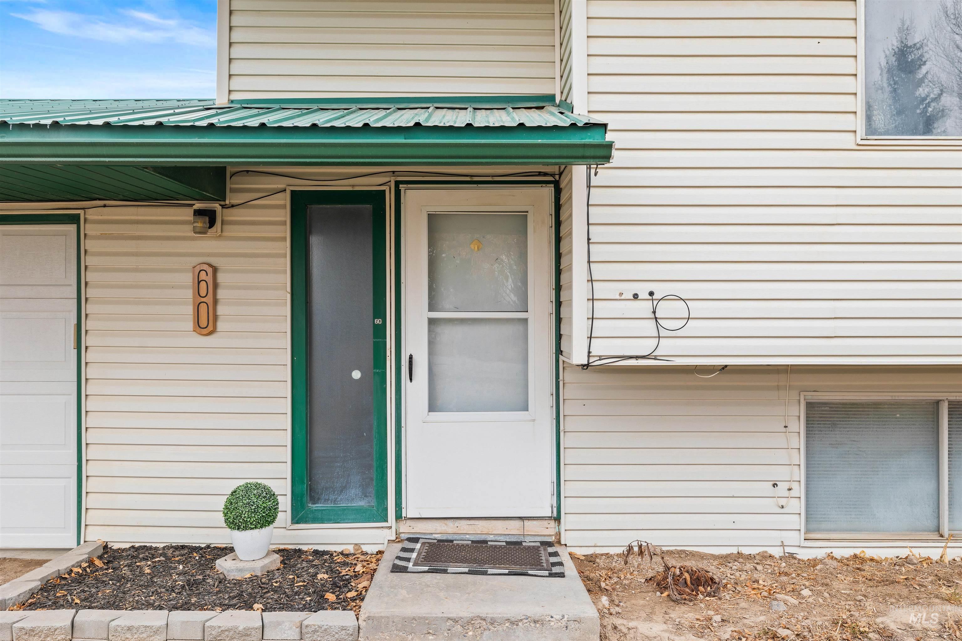 60 Laurie Ln, Burley, Idaho 83318-5037, 4 Bedrooms, 2 Bathrooms, Residential For Sale, Price $350,000,MLS 98972634