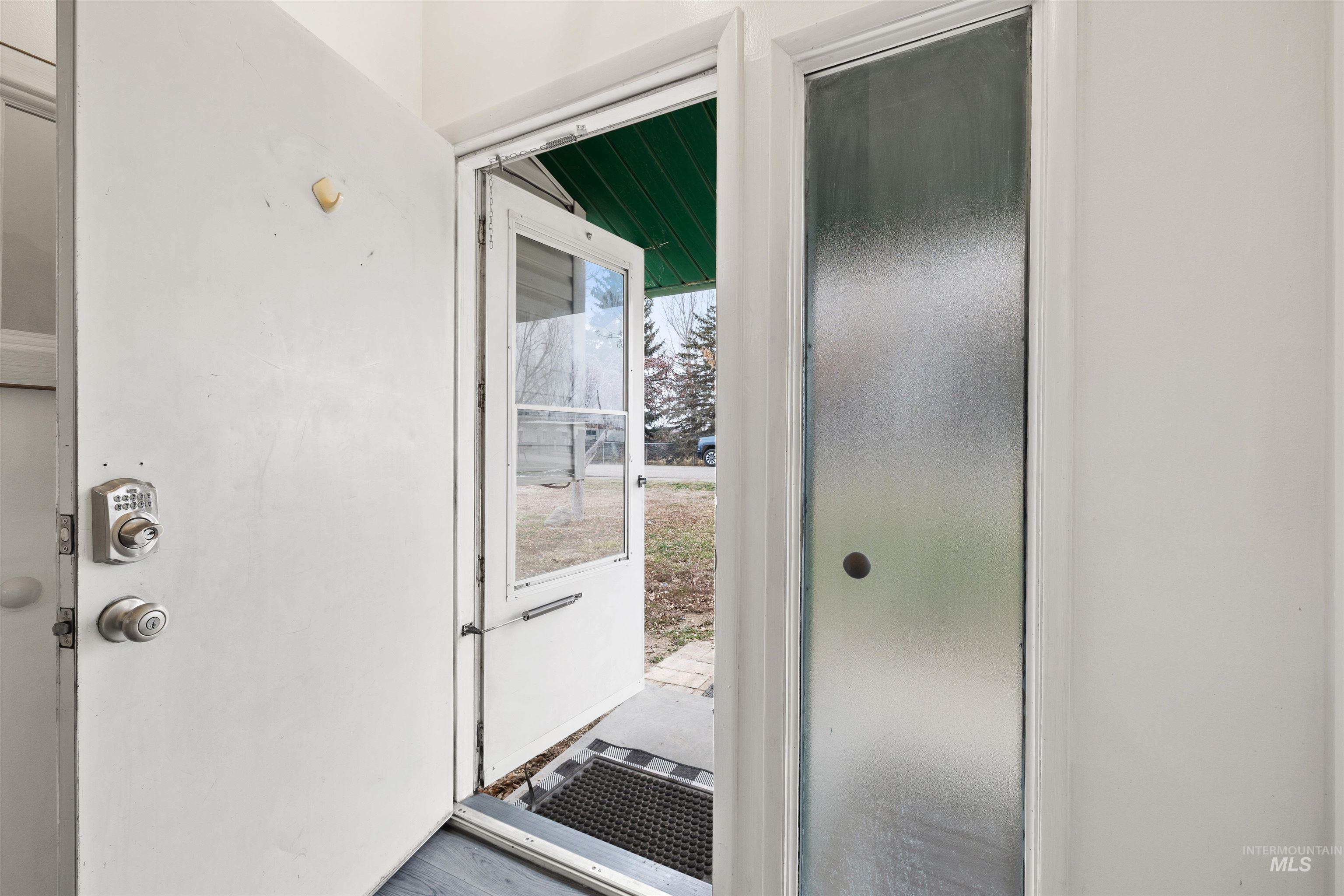 60 Laurie Ln, Burley, Idaho 83318-5037, 4 Bedrooms, 2 Bathrooms, Residential For Sale, Price $350,000,MLS 98972634