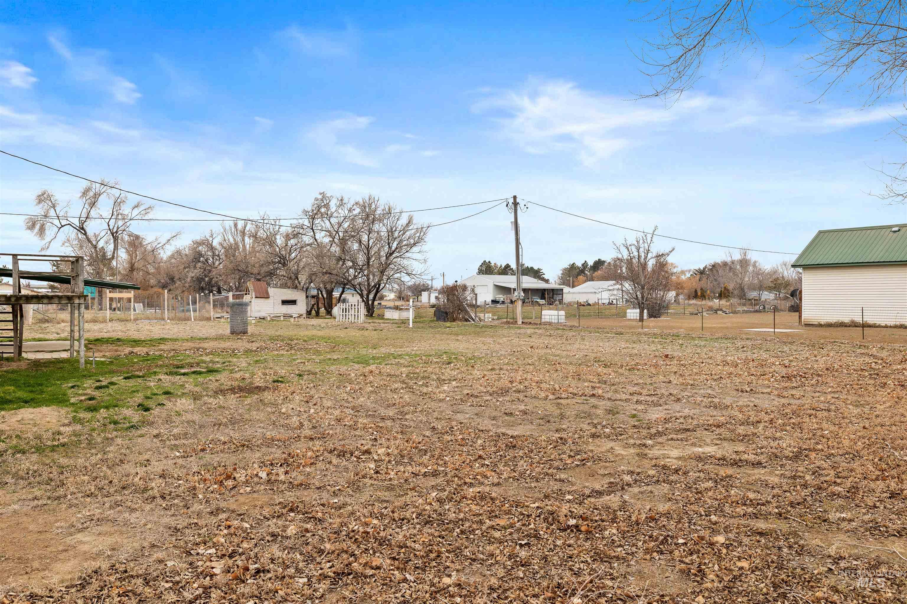 60 Laurie Ln, Burley, Idaho 83318-5037, 4 Bedrooms, 2 Bathrooms, Residential For Sale, Price $350,000,MLS 98972634