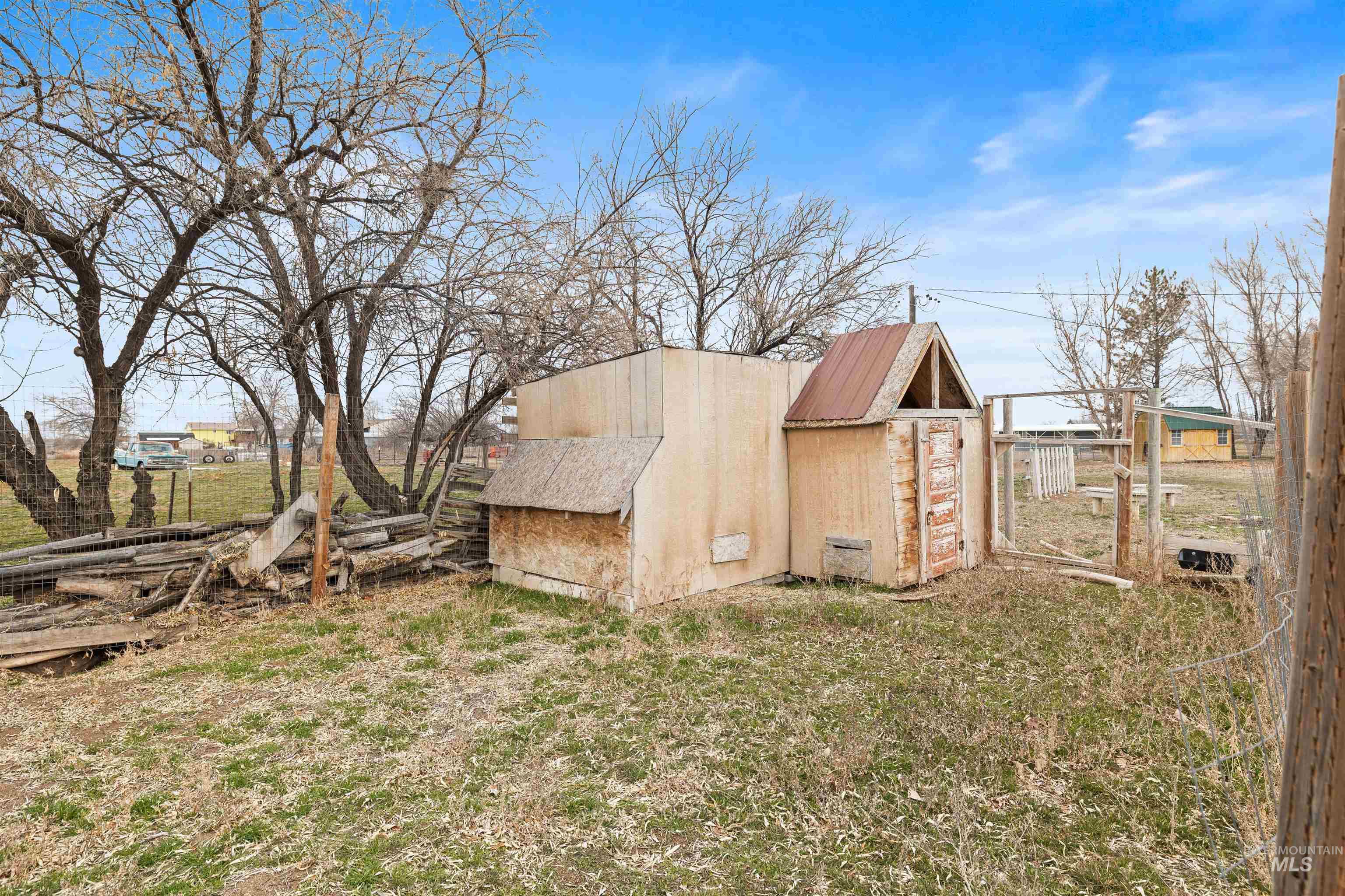 60 Laurie Ln, Burley, Idaho 83318-5037, 4 Bedrooms, 2 Bathrooms, Residential For Sale, Price $350,000,MLS 98972634