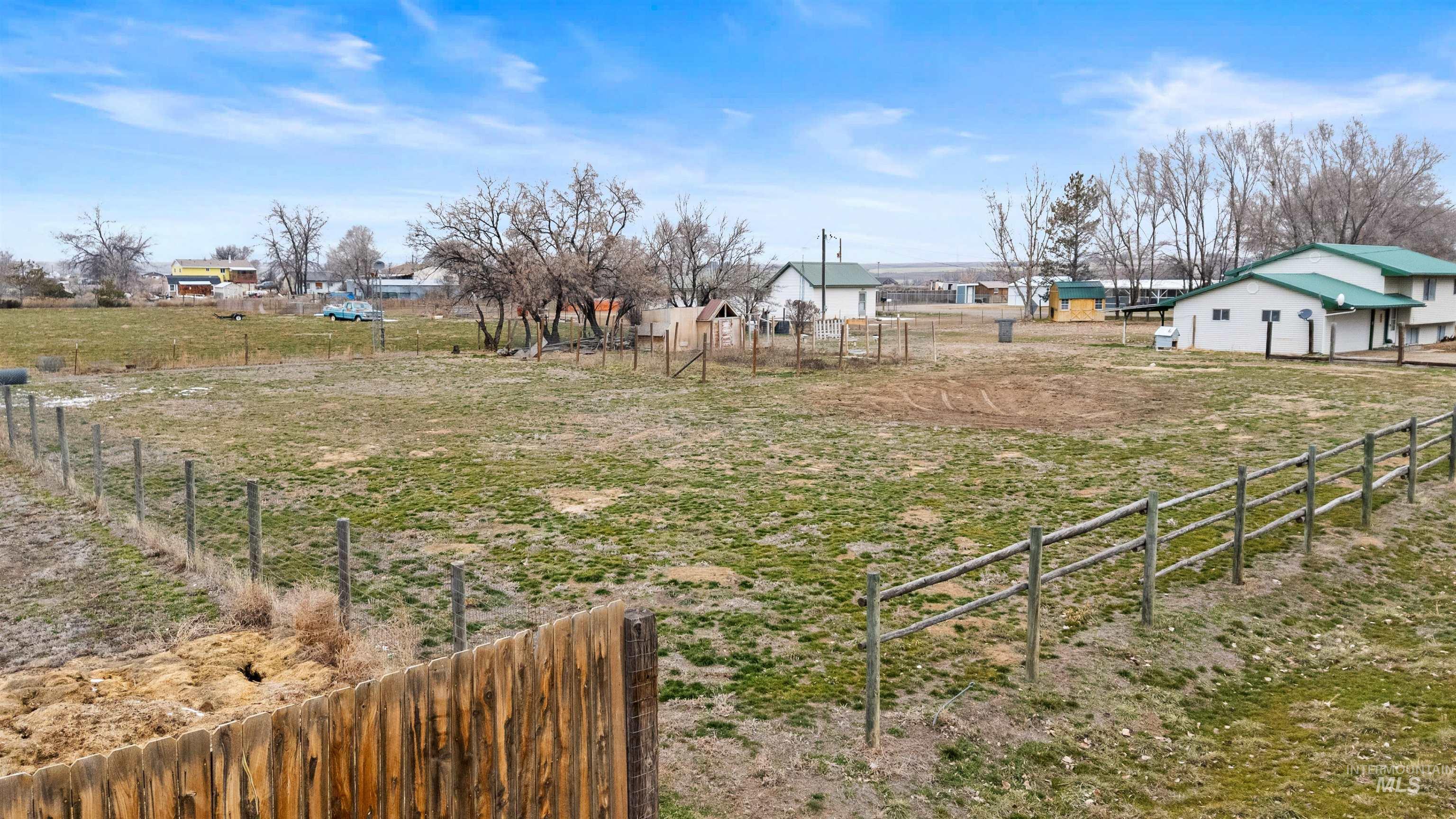 60 Laurie Ln, Burley, Idaho 83318-5037, 4 Bedrooms, 2 Bathrooms, Residential For Sale, Price $350,000,MLS 98972634