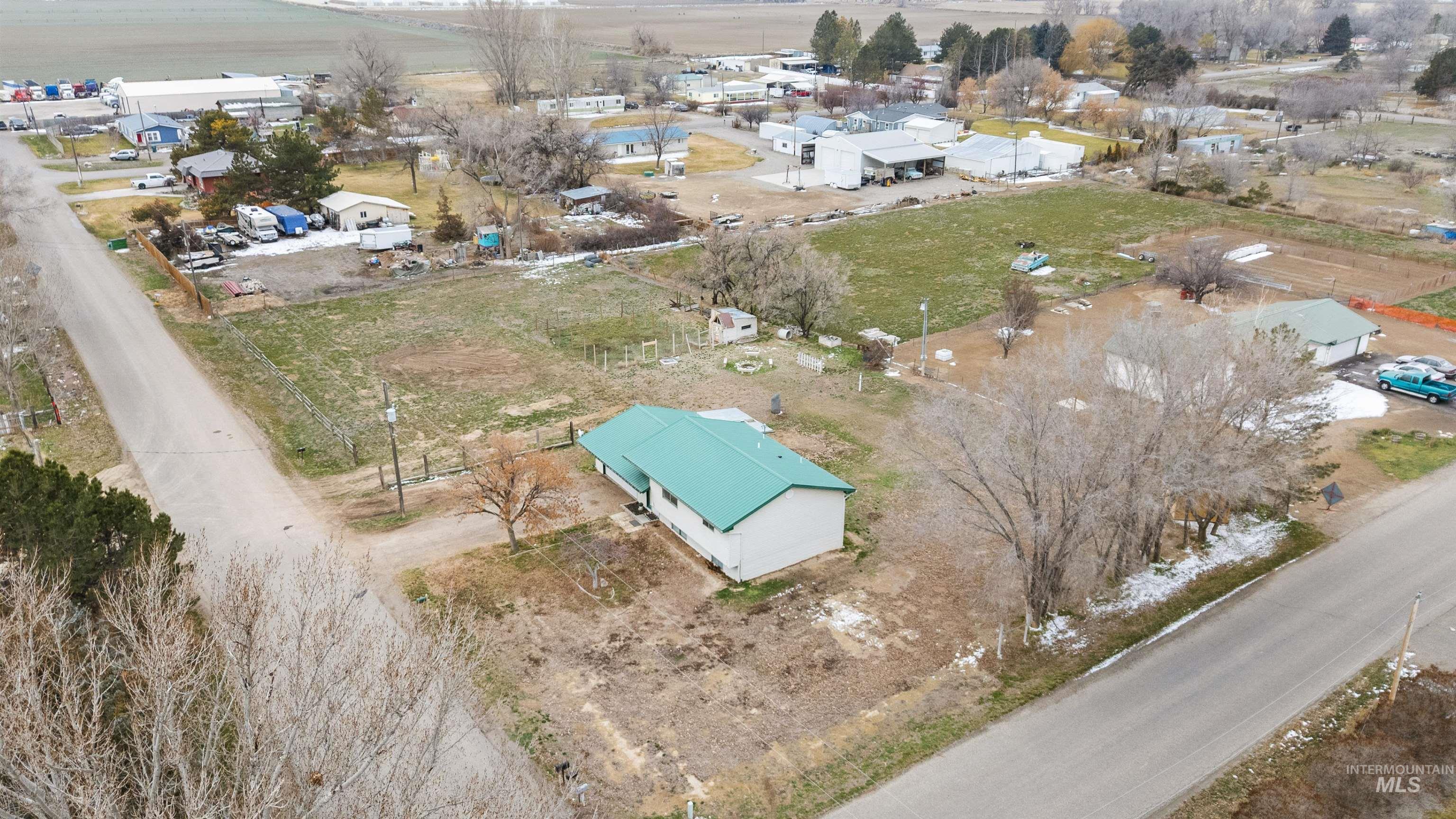 60 Laurie Ln, Burley, Idaho 83318-5037, 4 Bedrooms, 2 Bathrooms, Residential For Sale, Price $350,000,MLS 98972634