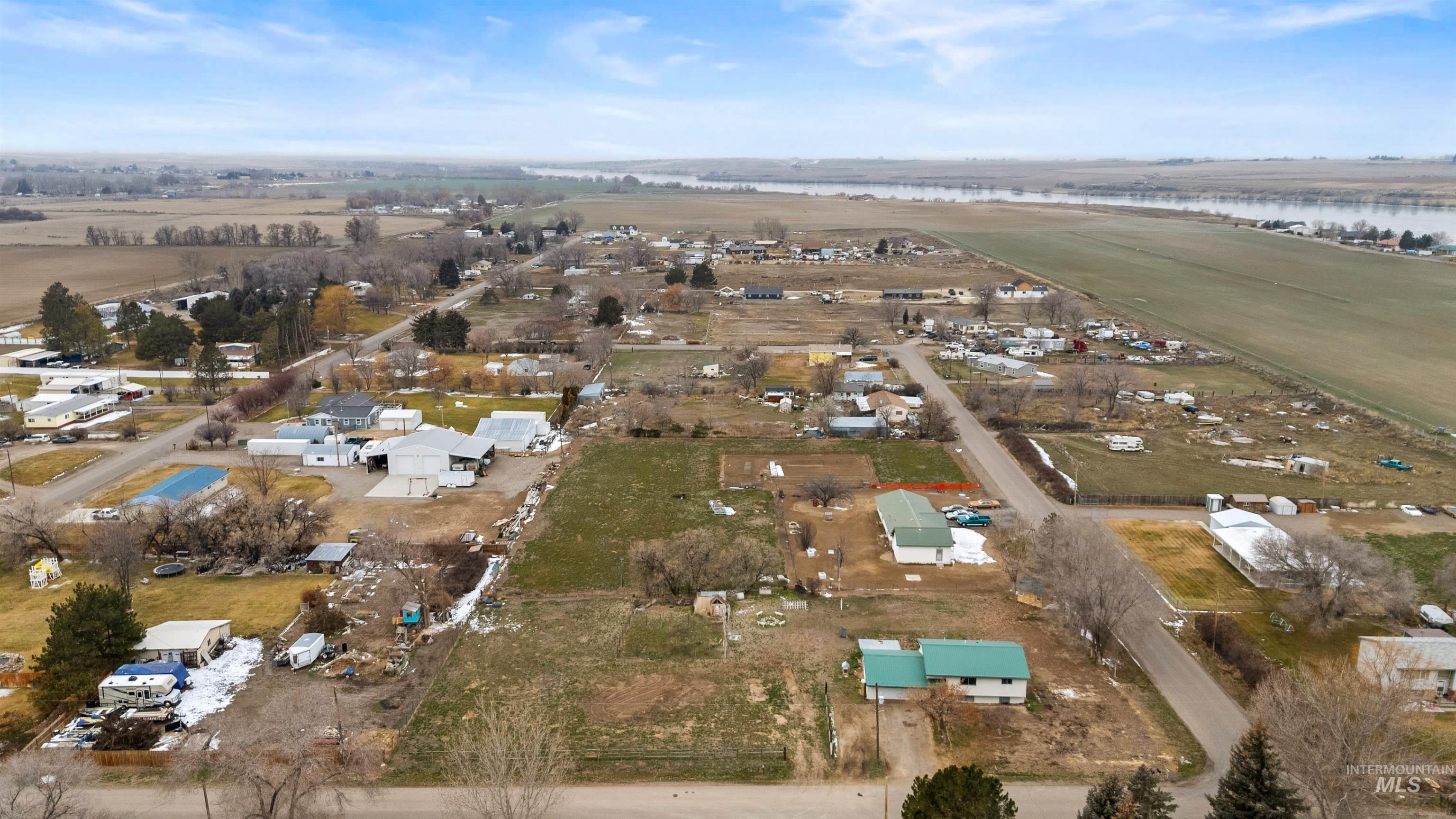 60 Laurie Ln, Burley, Idaho 83318-5037, 4 Bedrooms, 2 Bathrooms, Residential For Sale, Price $350,000,MLS 98972634