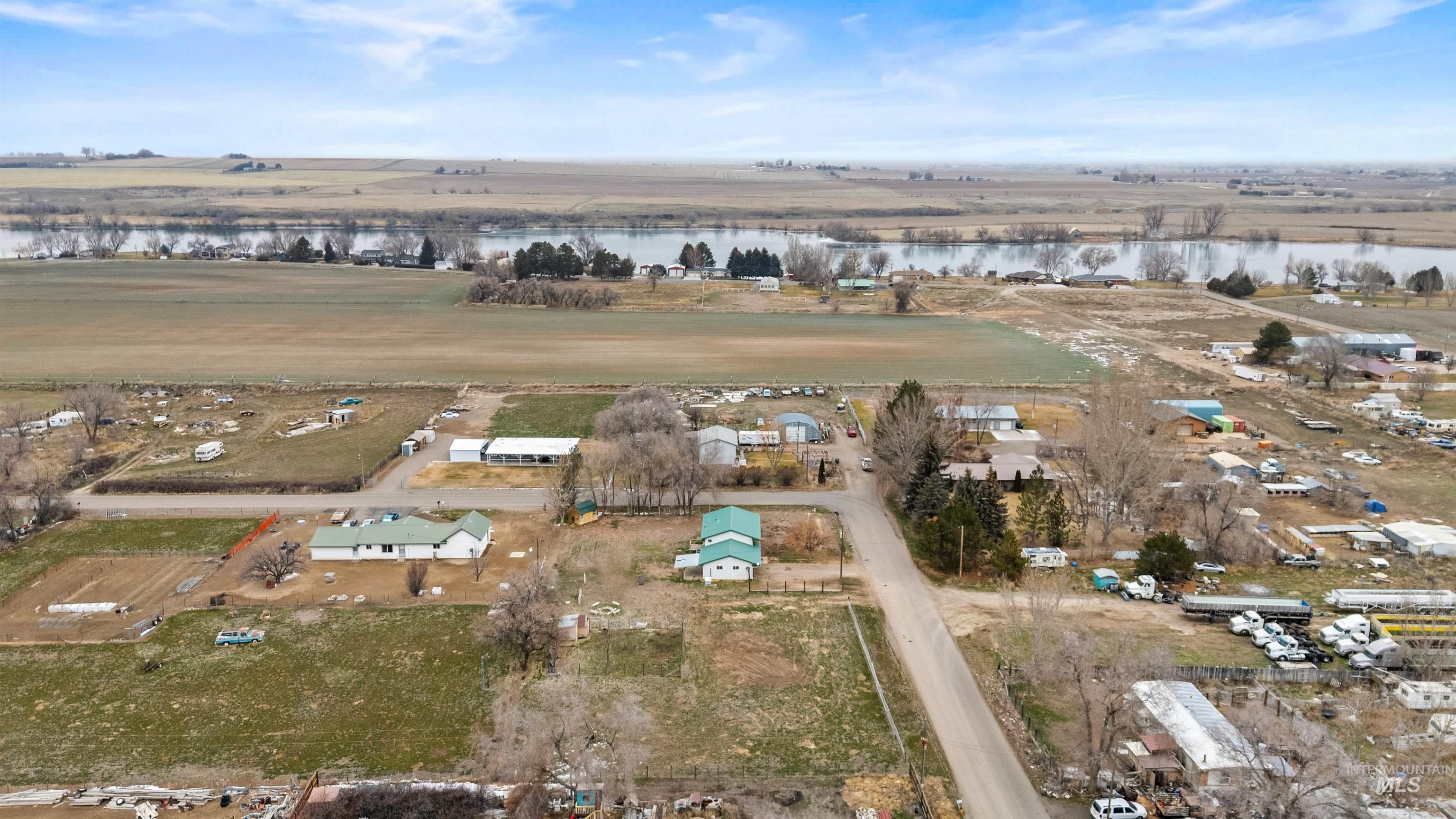 60 Laurie Ln, Burley, Idaho 83318-5037, 4 Bedrooms, 2 Bathrooms, Residential For Sale, Price $350,000,MLS 98972634