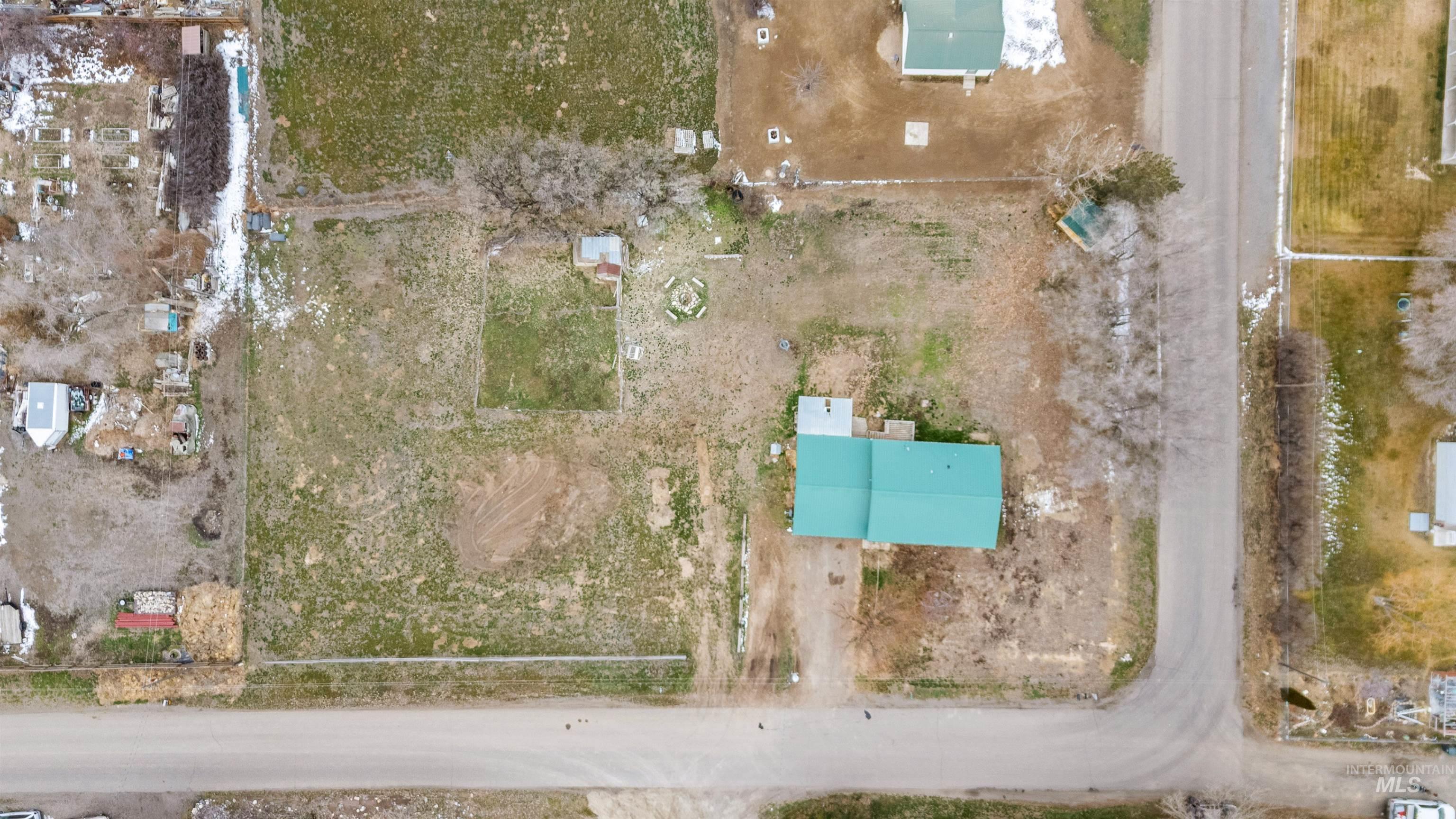 60 Laurie Ln, Burley, Idaho 83318-5037, 4 Bedrooms, 2 Bathrooms, Residential For Sale, Price $350,000,MLS 98972634