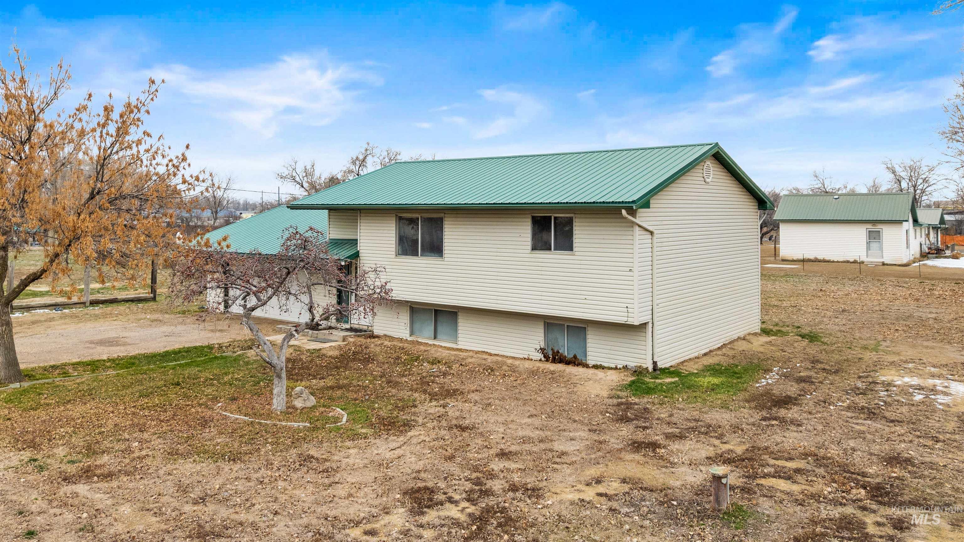 60 Laurie Ln, Burley, Idaho 83318-5037, 4 Bedrooms, 2 Bathrooms, Residential For Sale, Price $350,000,MLS 98972634