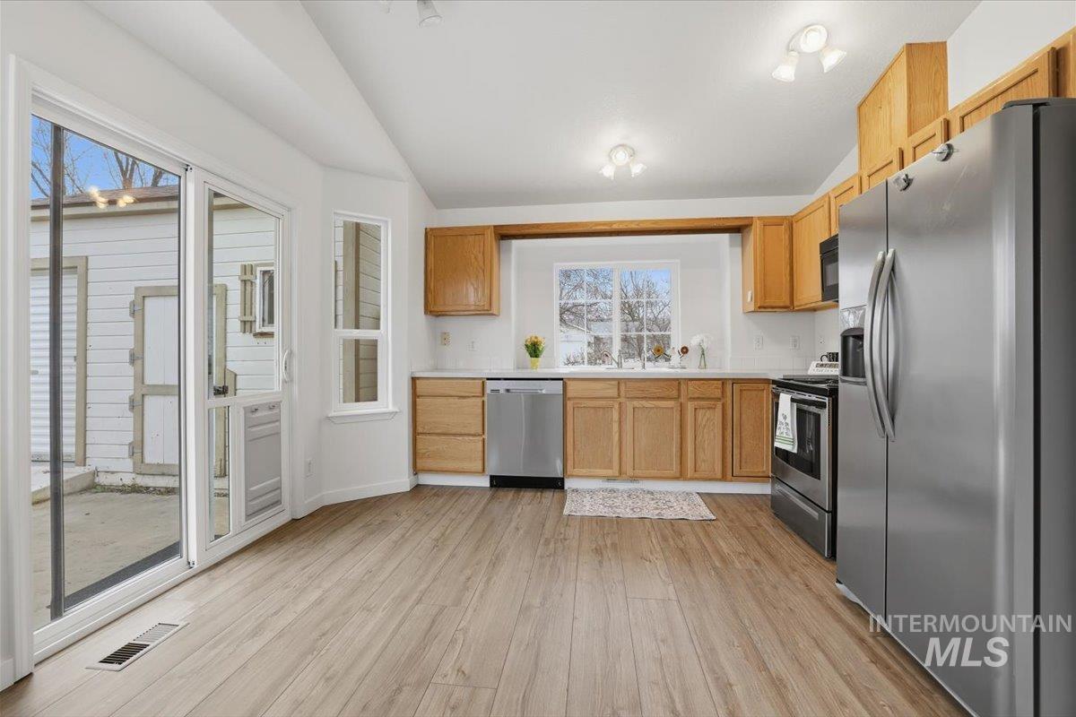 1118 W Teton Ave, Nampa, Idaho 83686, 3 Bedrooms, 2 Bathrooms, Residential For Sale, Price $340,000,MLS 98972636