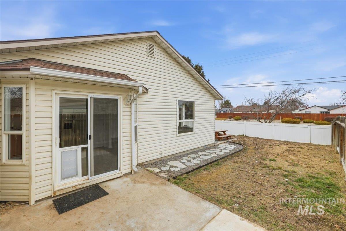 1118 W Teton Ave, Nampa, Idaho 83686, 3 Bedrooms, 2 Bathrooms, Residential For Sale, Price $340,000,MLS 98972636