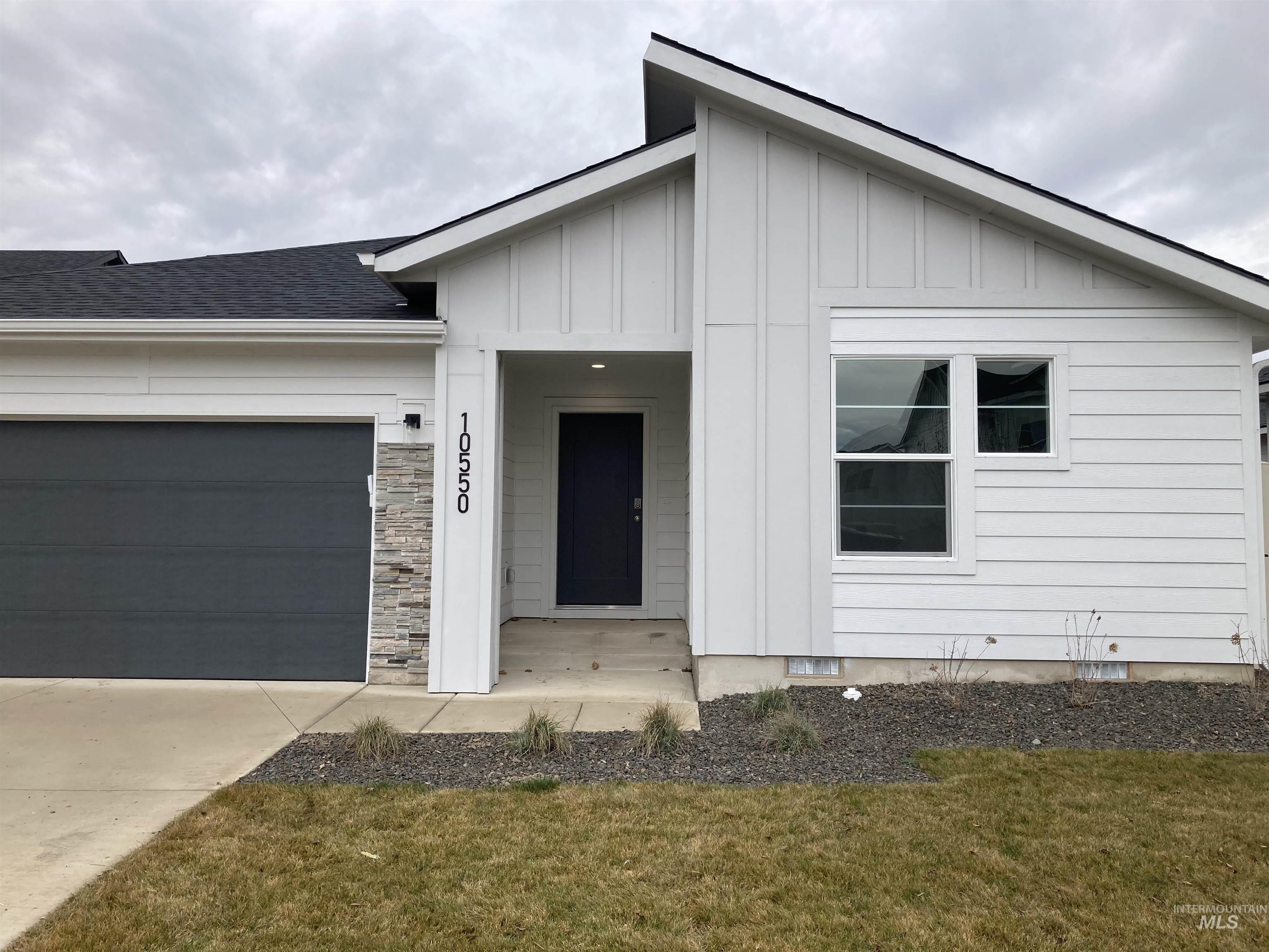 10550 W Tinder St., Star, Idaho 83669, 3 Bedrooms, 2 Bathrooms, Rental For Rent, Price $2,100,MLS 98972637