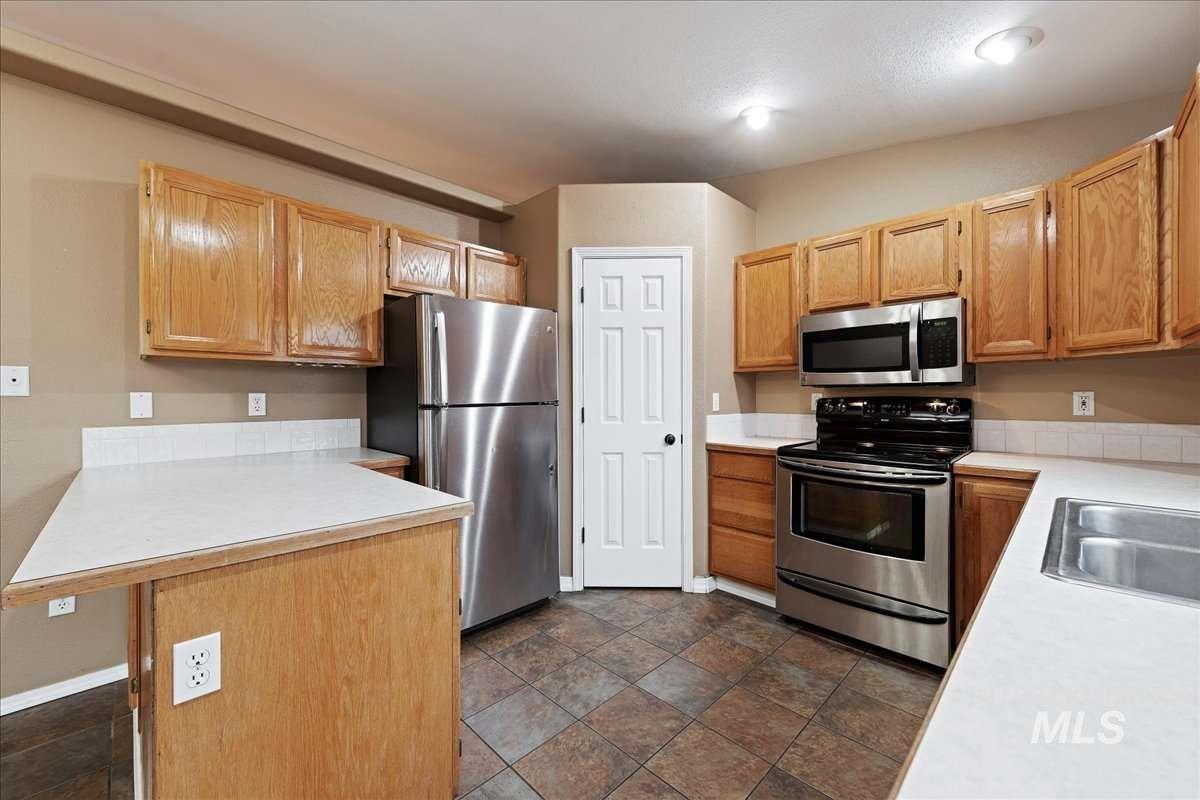 11360 W Excalibur, Boise, Idaho 83713, 3 Bedrooms, 2 Bathrooms, Residential For Sale, Price $399,999,MLS 98972638