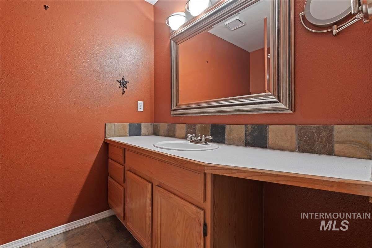 11360 W Excalibur, Boise, Idaho 83713, 3 Bedrooms, 2 Bathrooms, Residential For Sale, Price $399,999,MLS 98972638