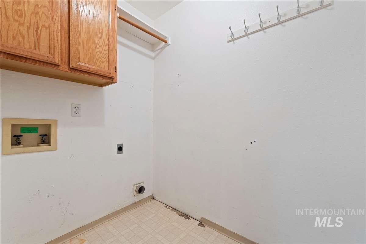 11360 W Excalibur, Boise, Idaho 83713, 3 Bedrooms, 2 Bathrooms, Residential For Sale, Price $399,999,MLS 98972638