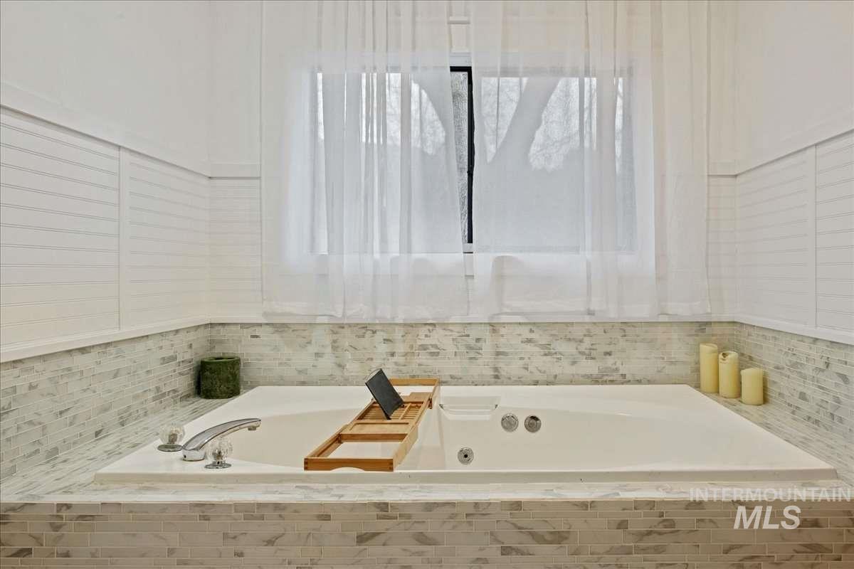 3130 N 24th, Boise, Idaho 83702, 4 Bedrooms, 4 Bathrooms, Residential For Sale, Price $975,000,MLS 98972639