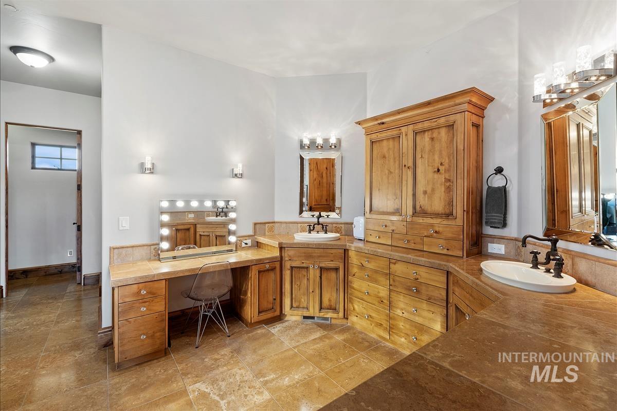 1978 N Valle Bello Way, Eagle, Idaho 83616, 5 Bedrooms, 4 Bathrooms, Residential For Sale, Price $2,198,000,MLS 98972641