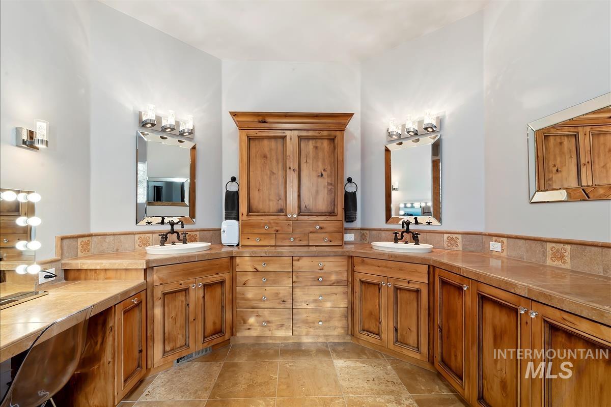 1978 N Valle Bello Way, Eagle, Idaho 83616, 5 Bedrooms, 4 Bathrooms, Residential For Sale, Price $2,198,000,MLS 98972641