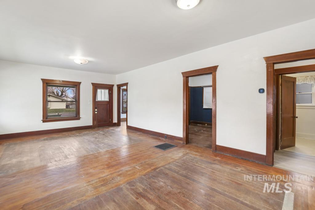 504 5Th Ave E, Twin Falls, Idaho 83301-7142, 3 Bedrooms, 1 Bathroom, Residential For Sale, Price $249,500,MLS 98972644