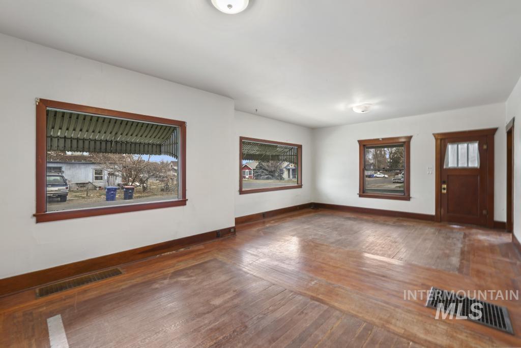 504 5Th Ave E, Twin Falls, Idaho 83301-7142, 3 Bedrooms, 1 Bathroom, Residential For Sale, Price $249,500,MLS 98972644