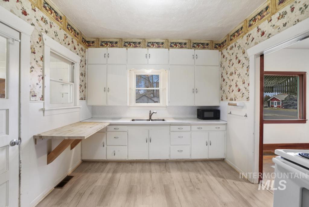 504 5Th Ave E, Twin Falls, Idaho 83301-7142, 3 Bedrooms, 1 Bathroom, Residential For Sale, Price $249,500,MLS 98972644