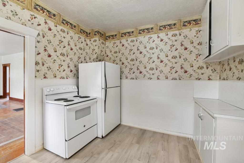 504 5Th Ave E, Twin Falls, Idaho 83301-7142, 3 Bedrooms, 1 Bathroom, Residential For Sale, Price $249,500,MLS 98972644