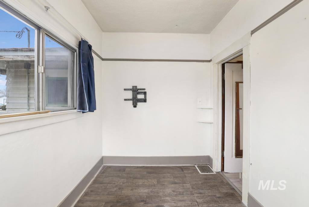 504 5Th Ave E, Twin Falls, Idaho 83301-7142, 3 Bedrooms, 1 Bathroom, Residential For Sale, Price $249,500,MLS 98972644